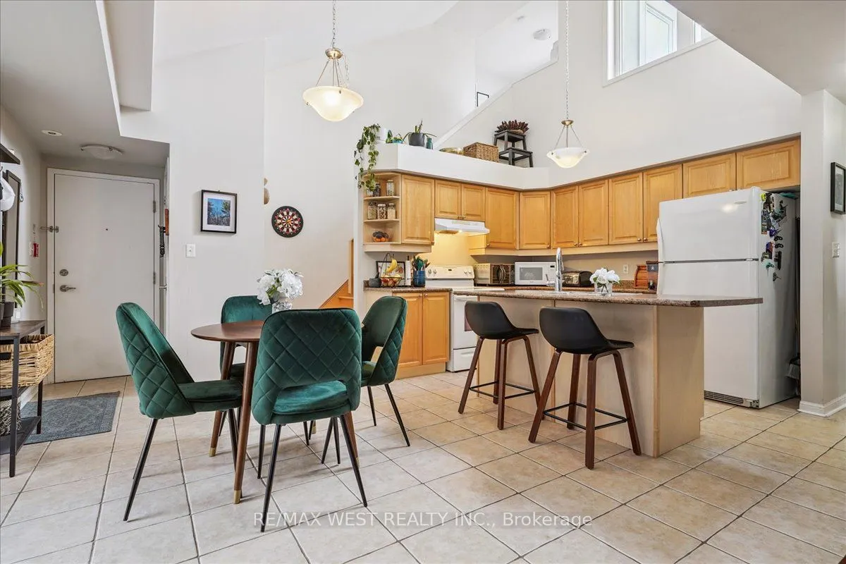 790 Neighbourhood Circle, #3