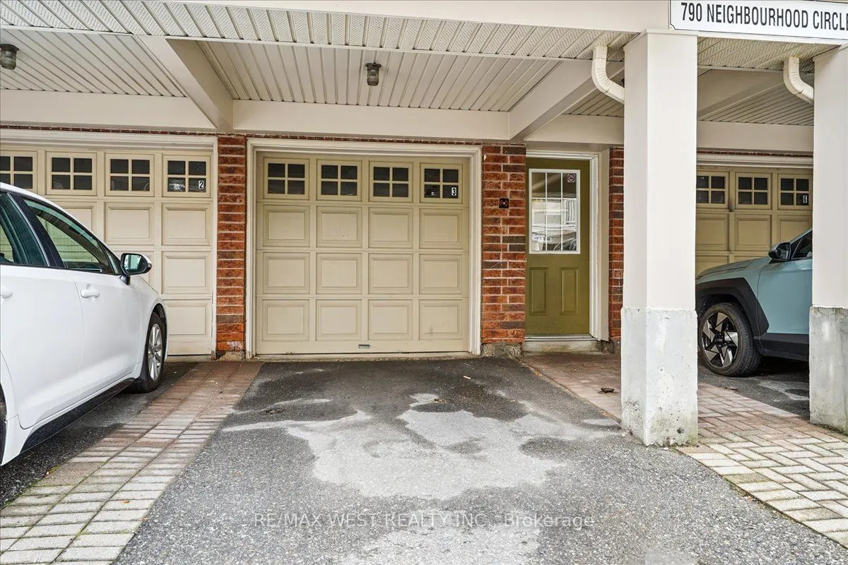 790 Neighbourhood Circle, #3