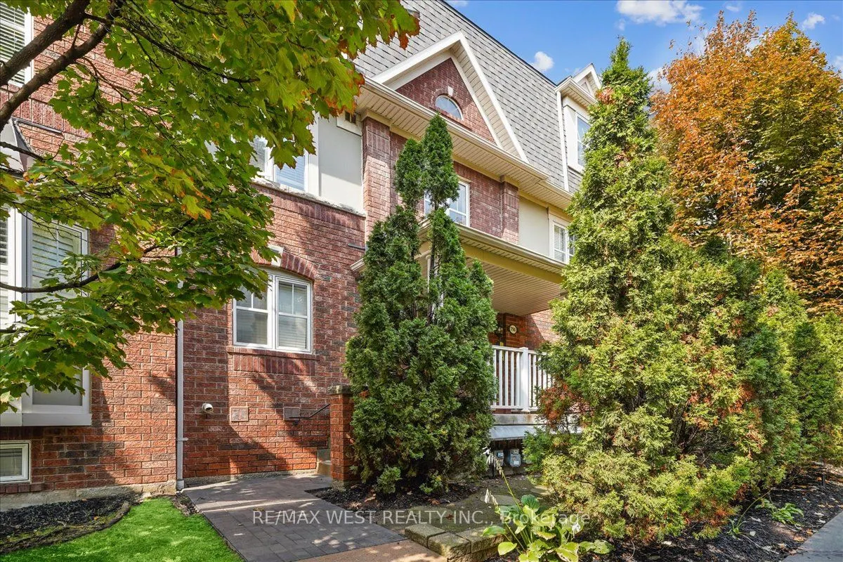 790 Neighbourhood Circle, #3
