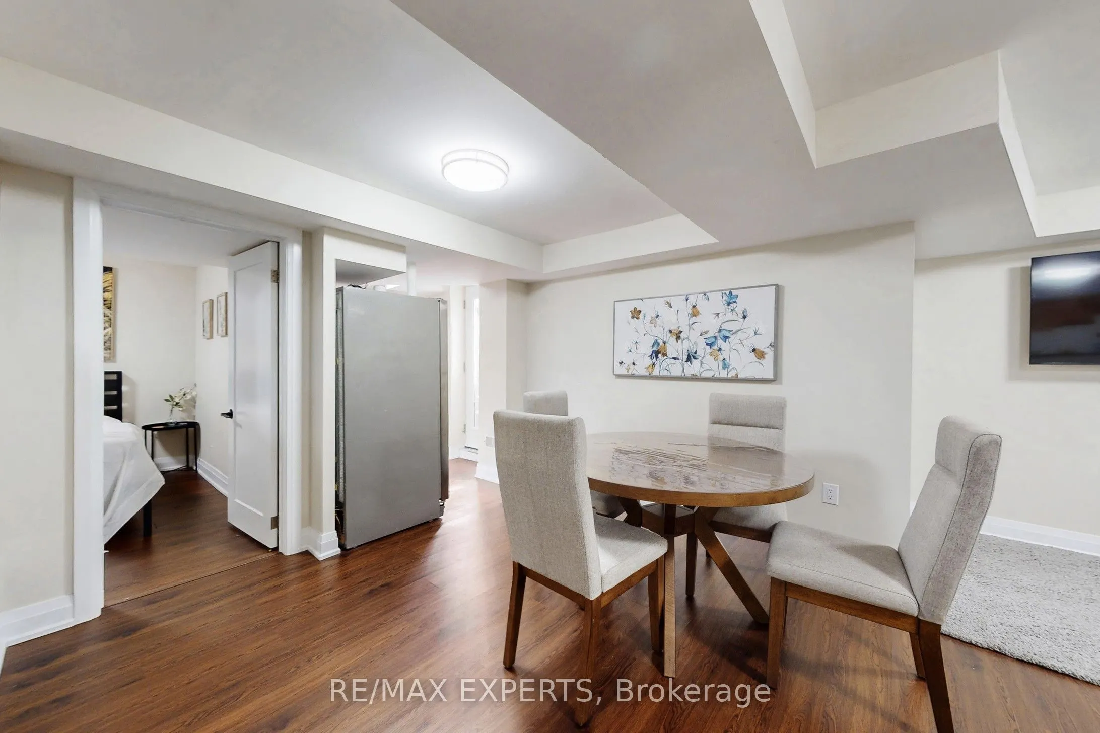 528 Fairview Road W