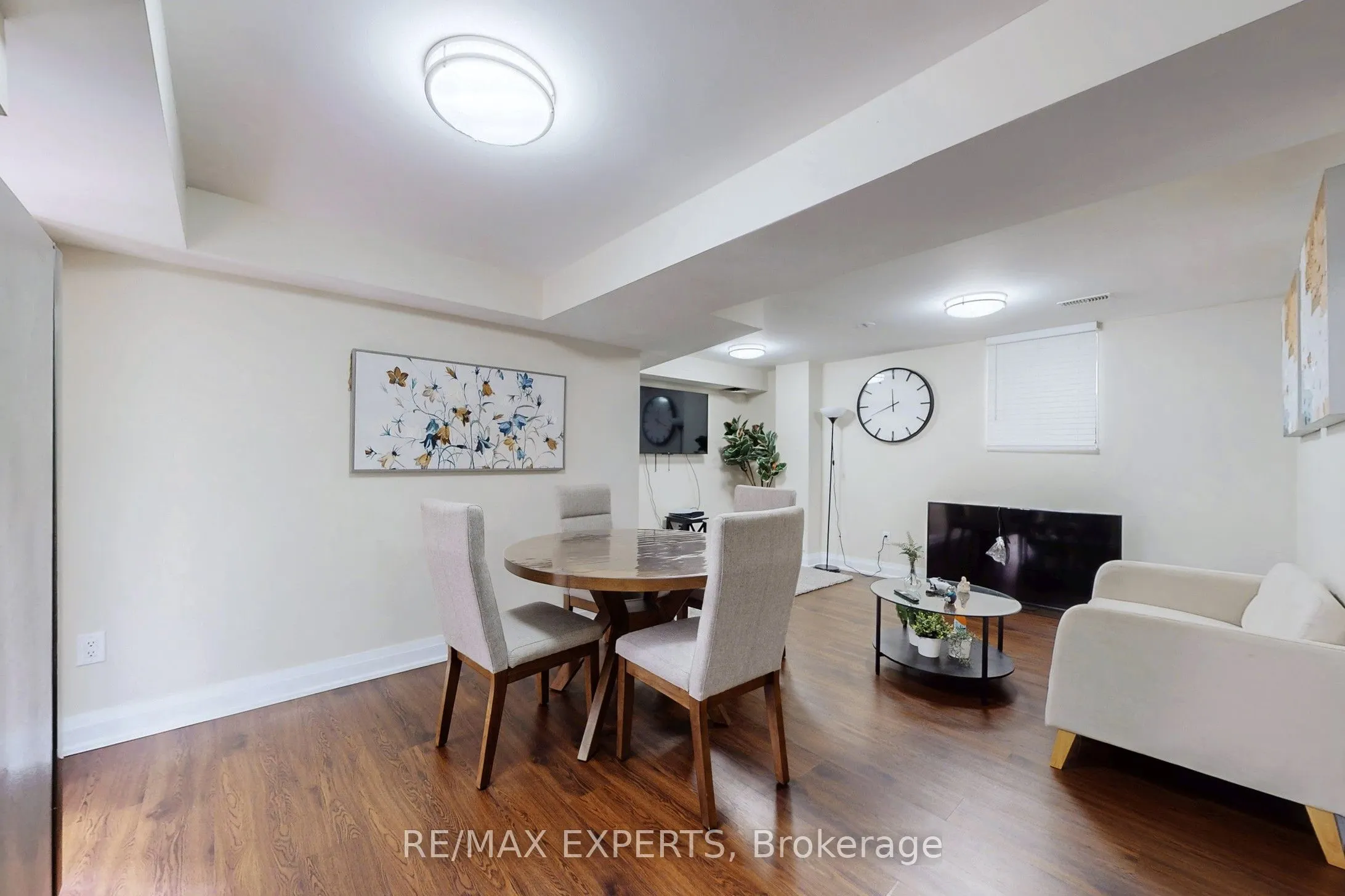 528 Fairview Road W