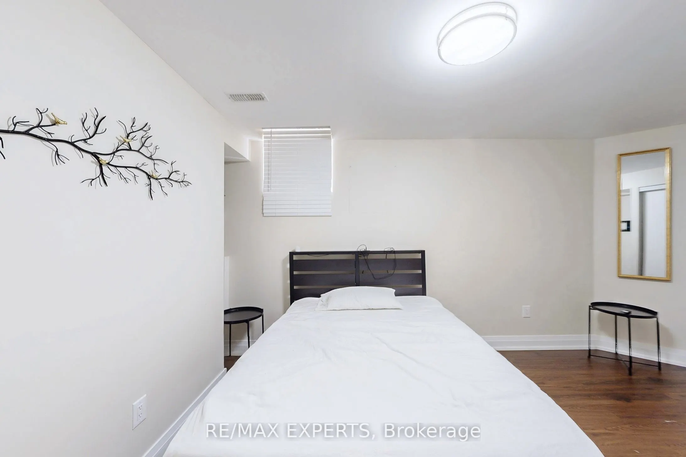528 Fairview Road W