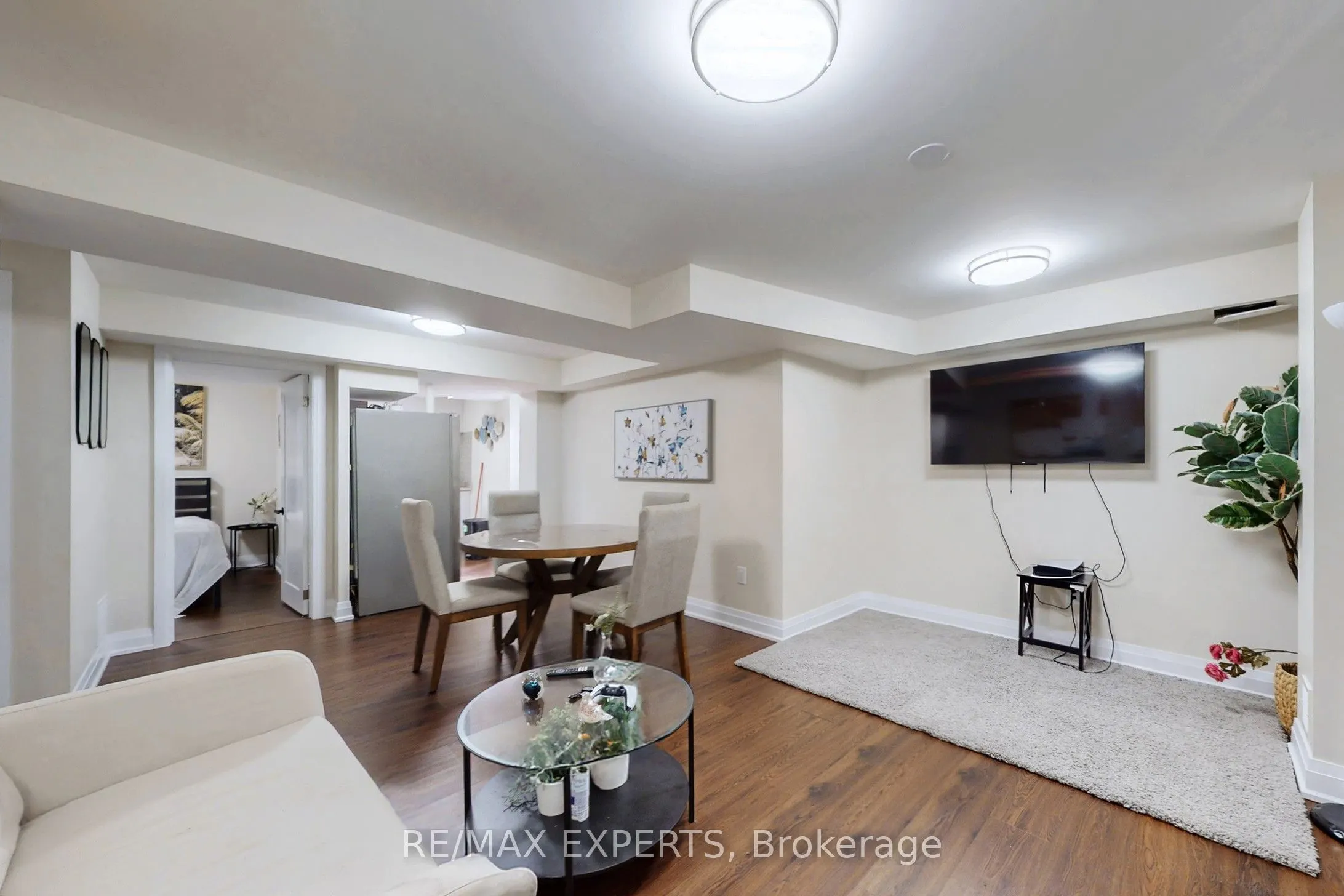 528 Fairview Road W