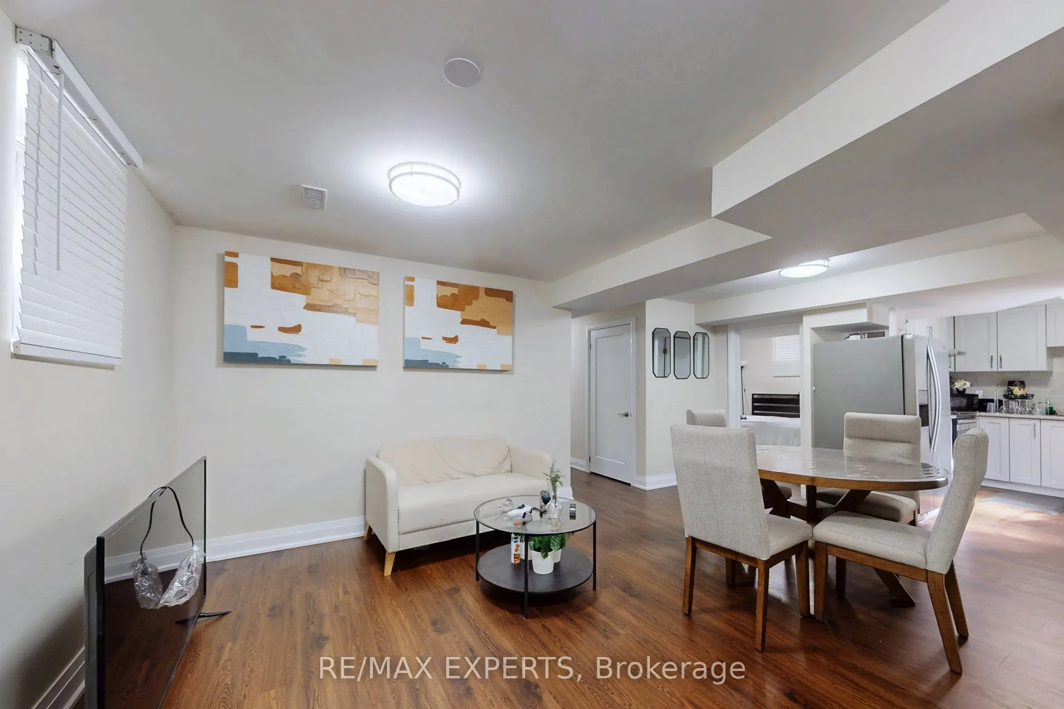 528 Fairview Road W