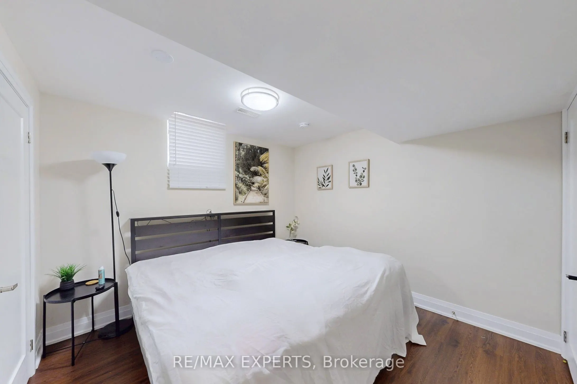 528 Fairview Road W