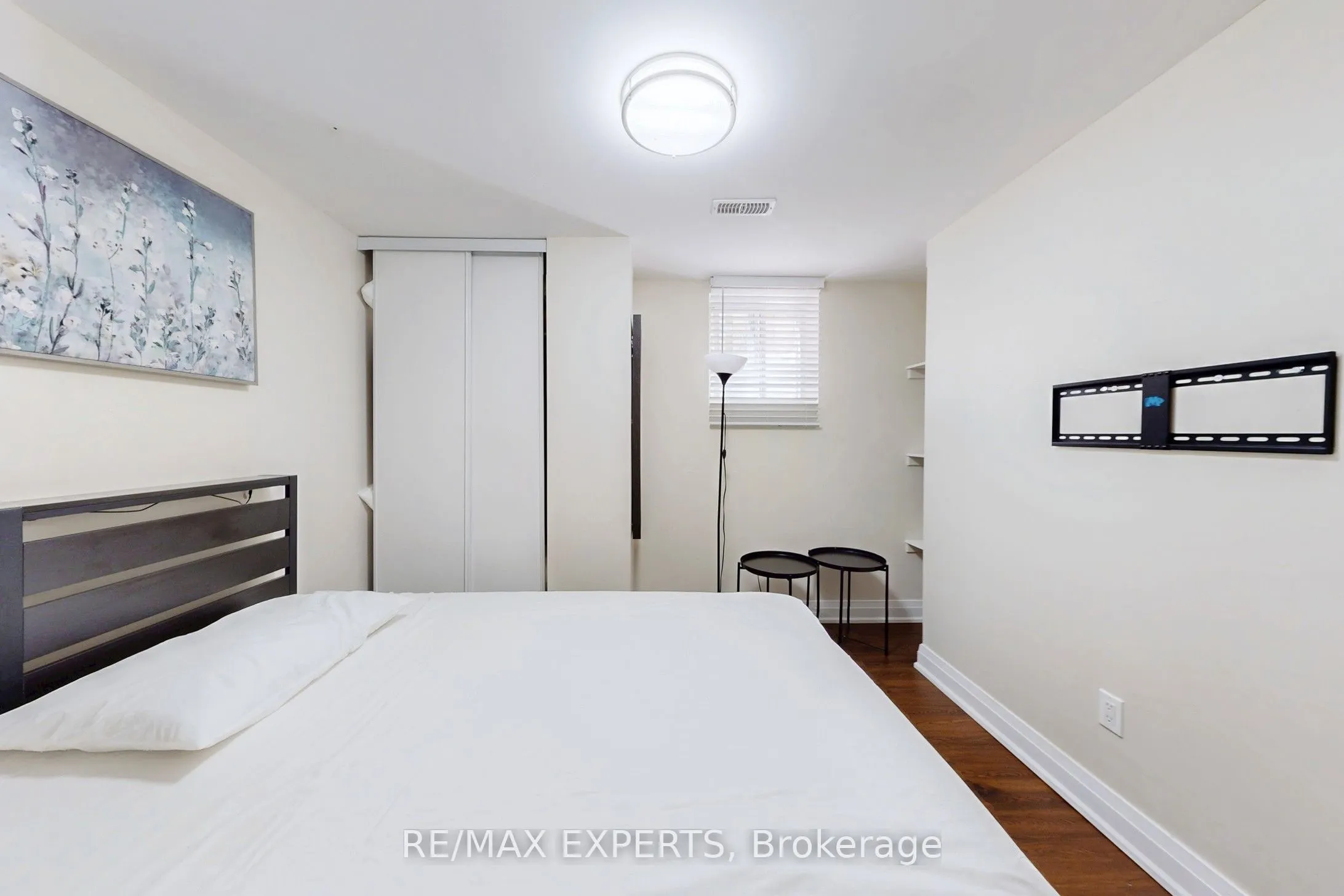 528 Fairview Road W