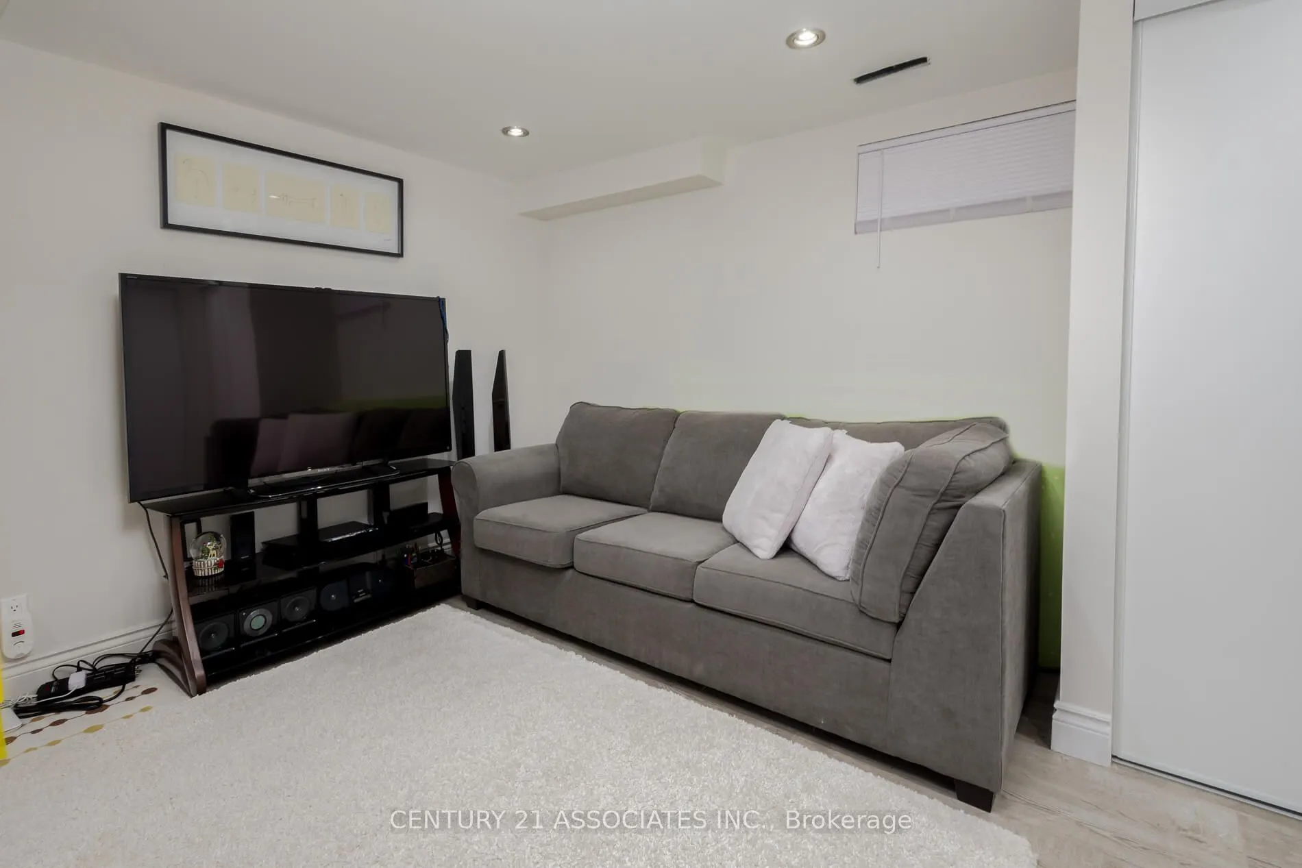 3158 Harris Crescent
