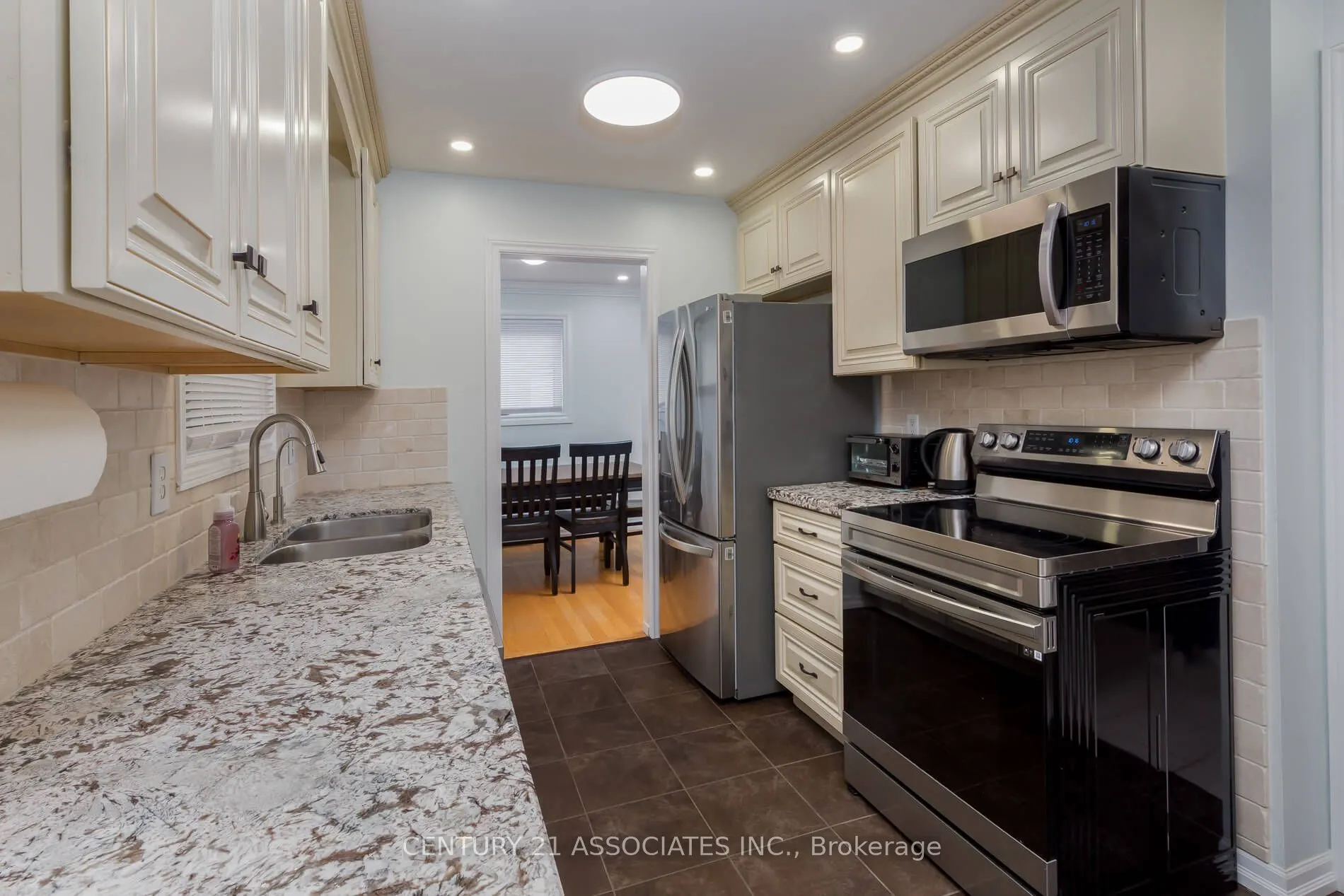 3158 Harris Crescent