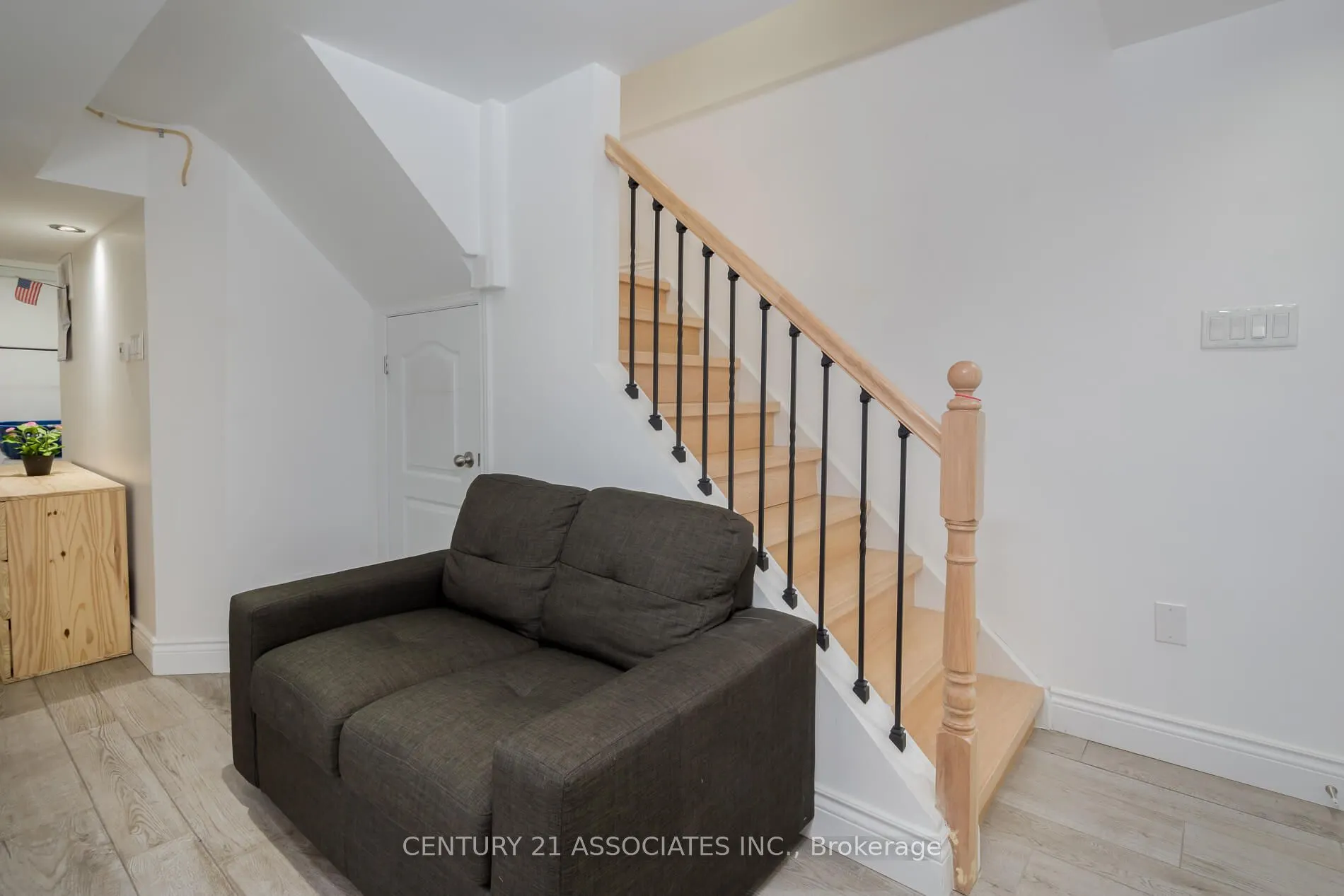 3158 Harris Crescent