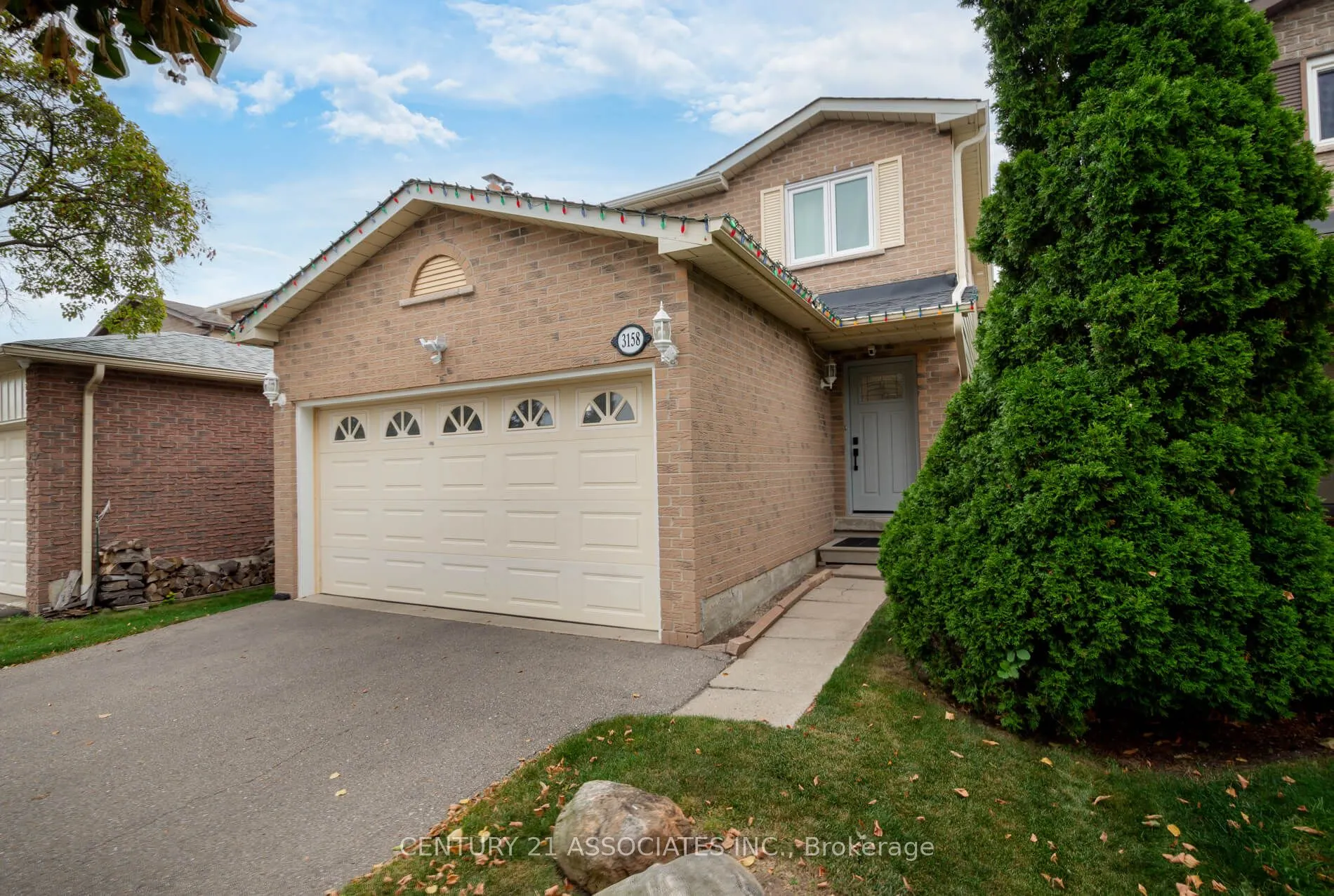 3158 Harris Crescent