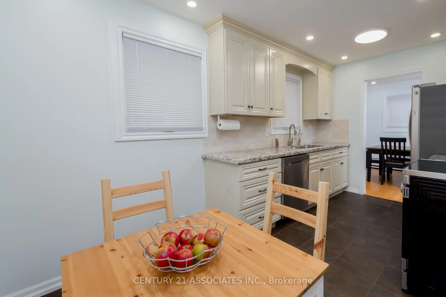 3158 Harris Crescent
