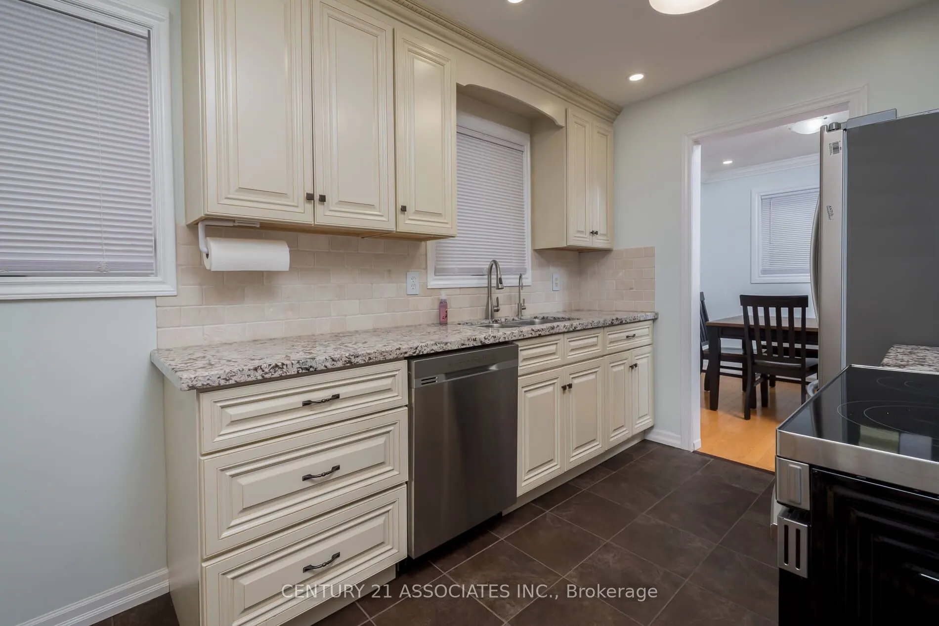 3158 Harris Crescent