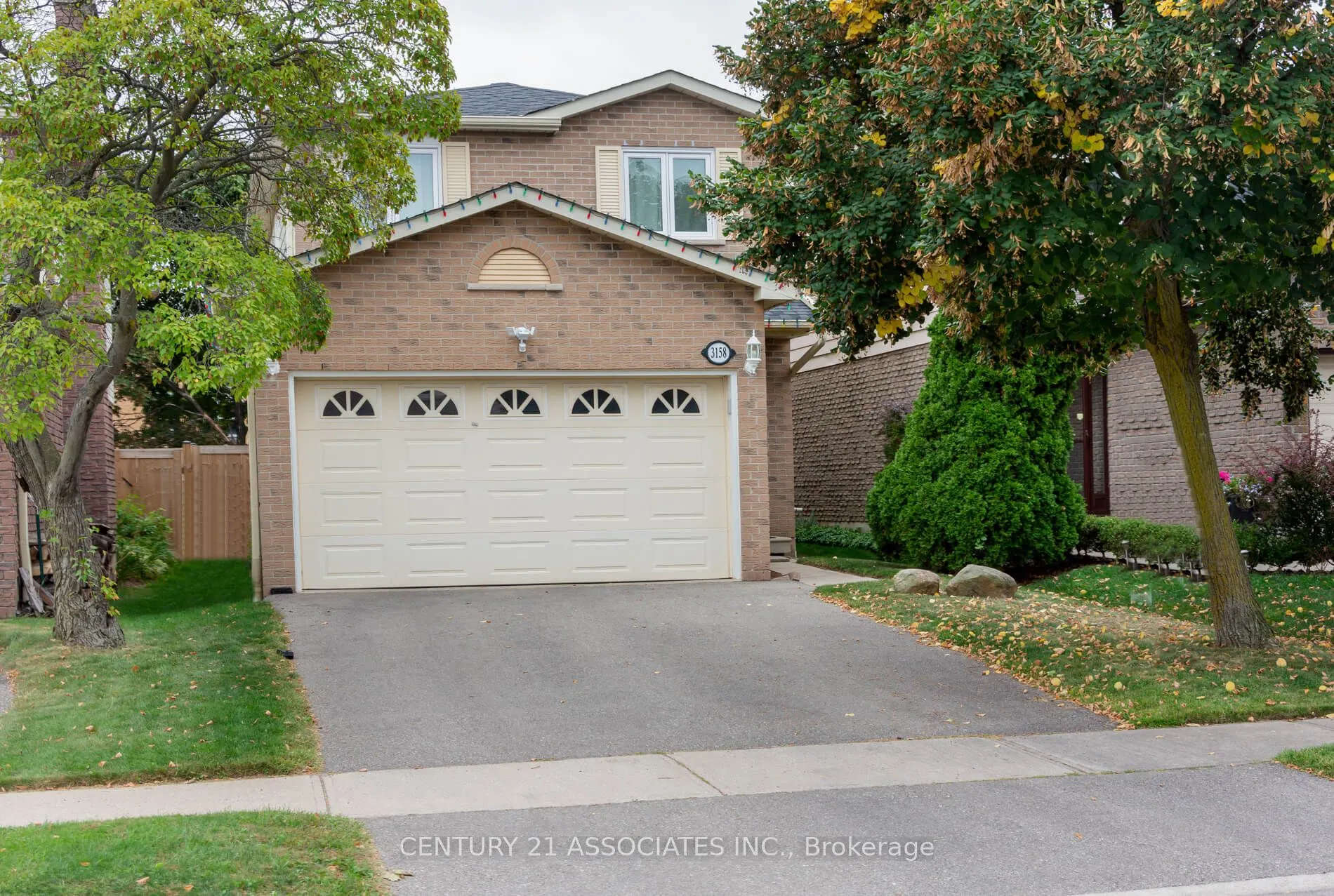 3158 Harris Crescent