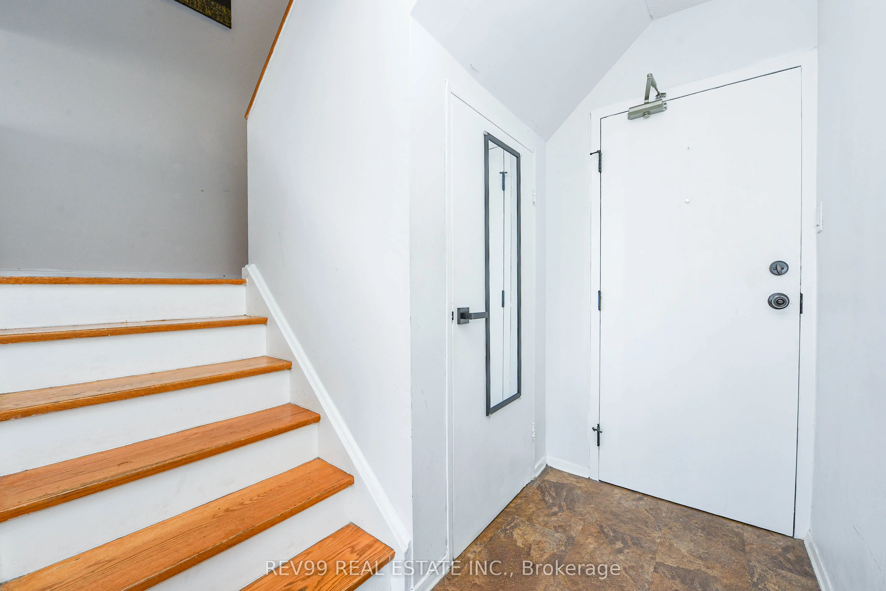 2121 Roche Court, #504
