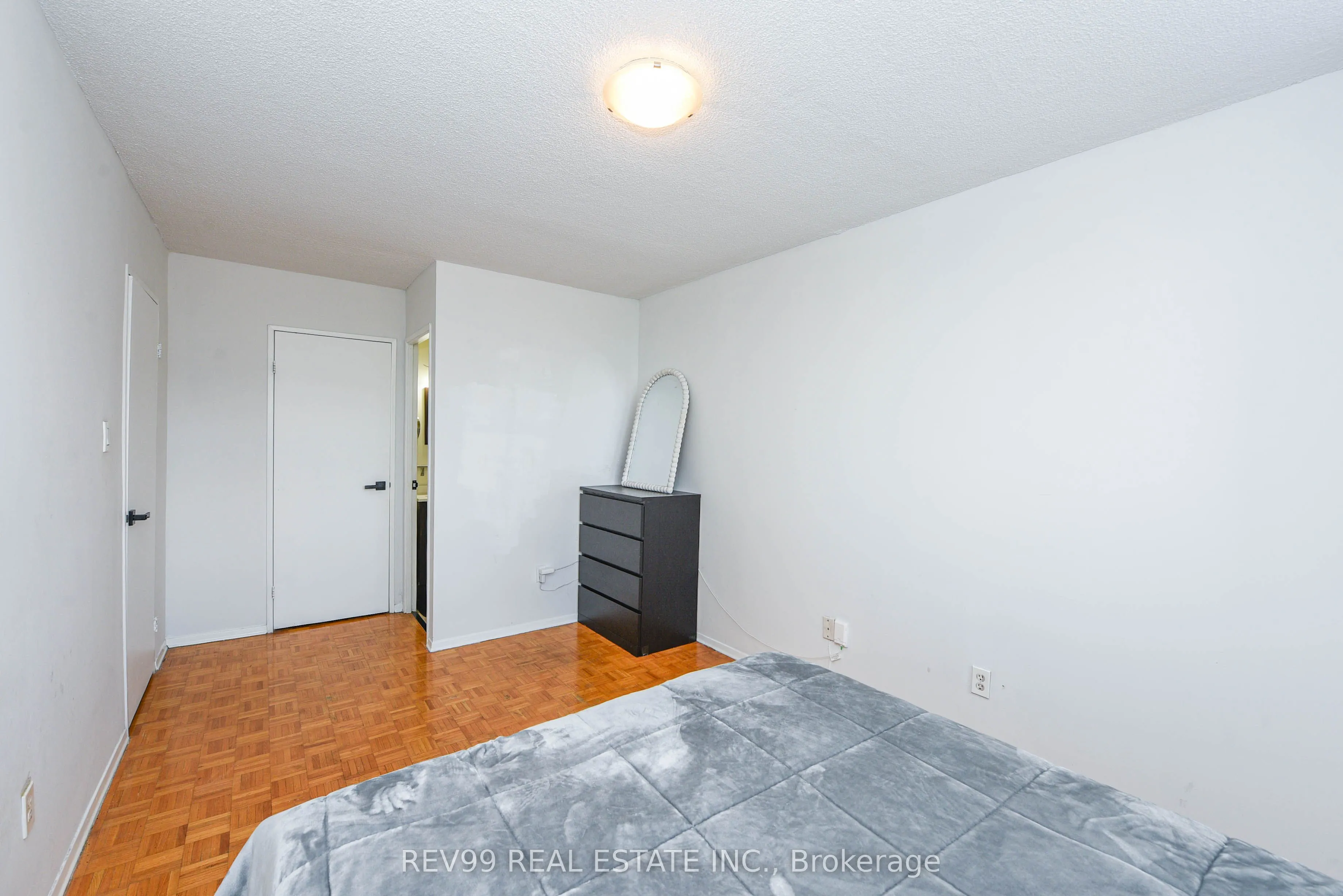 2121 Roche Court, #504