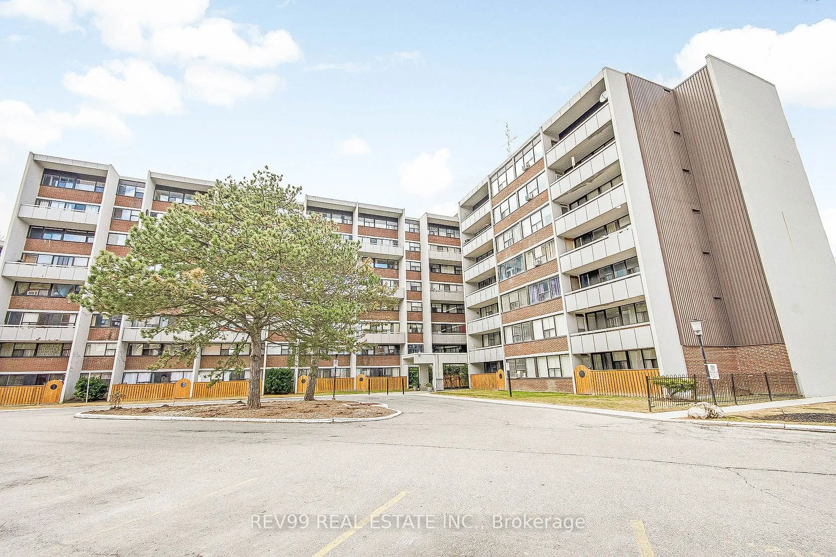 2121 Roche Court, #504