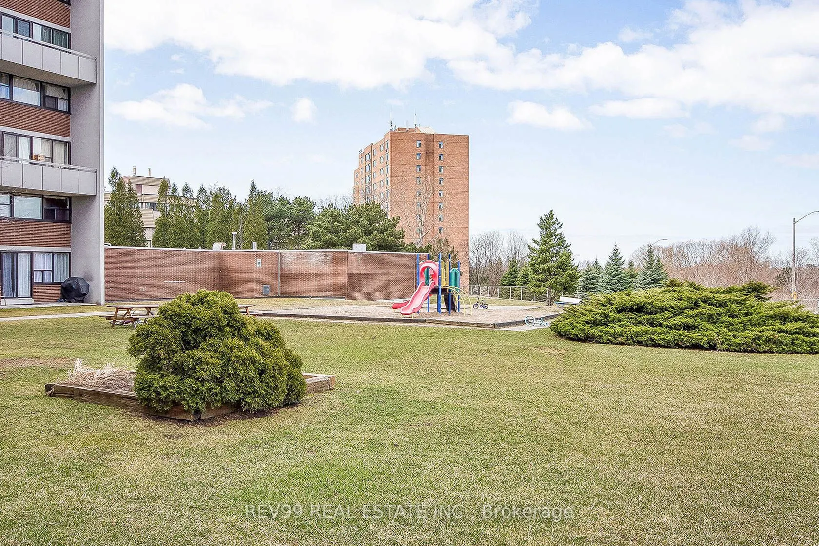 2121 Roche Court, #504