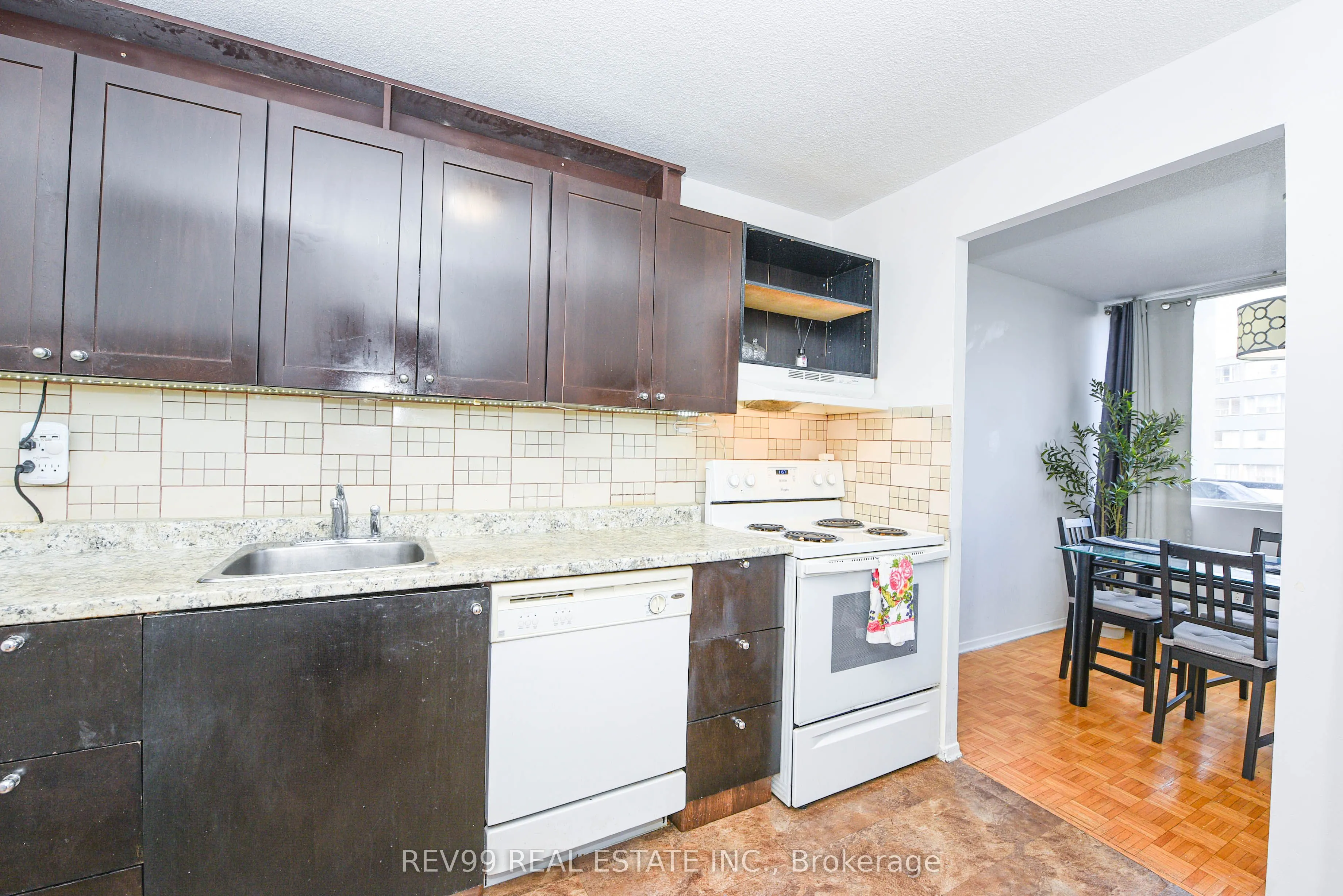 2121 Roche Court, #504