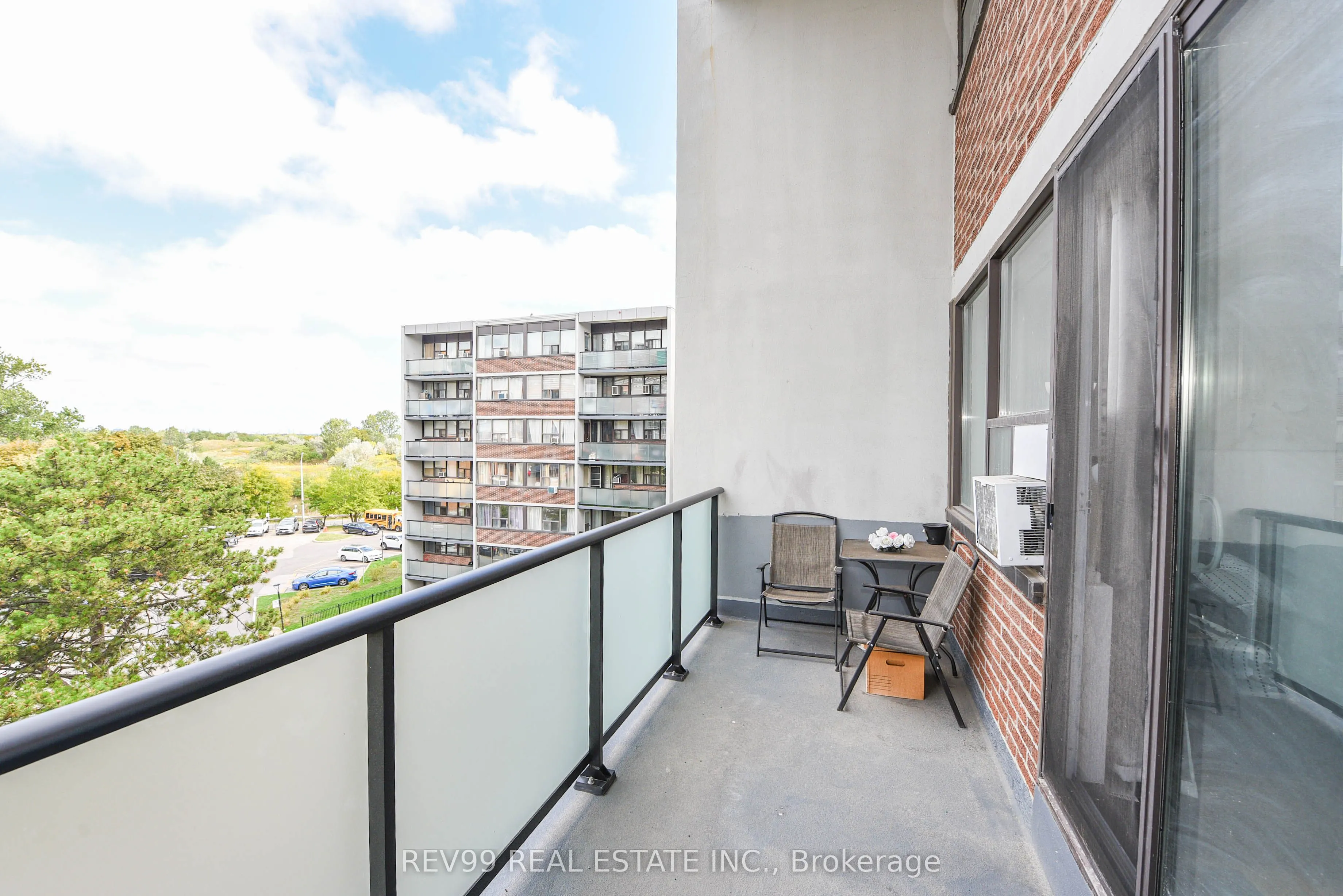 2121 Roche Court, #504