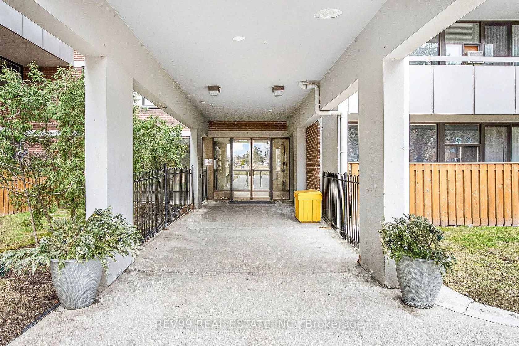 2121 Roche Court, #504