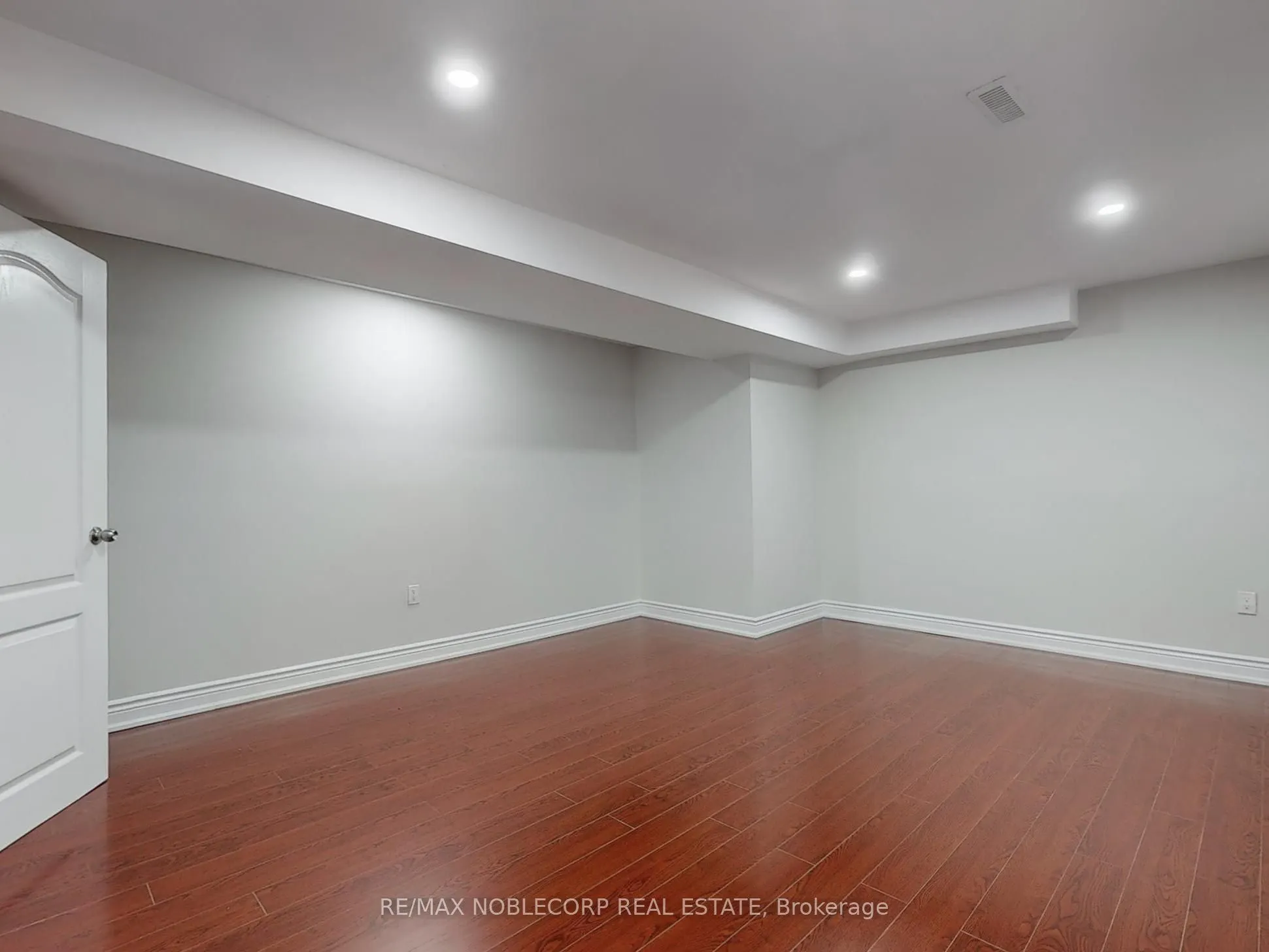 892 Sweetwater Crescent