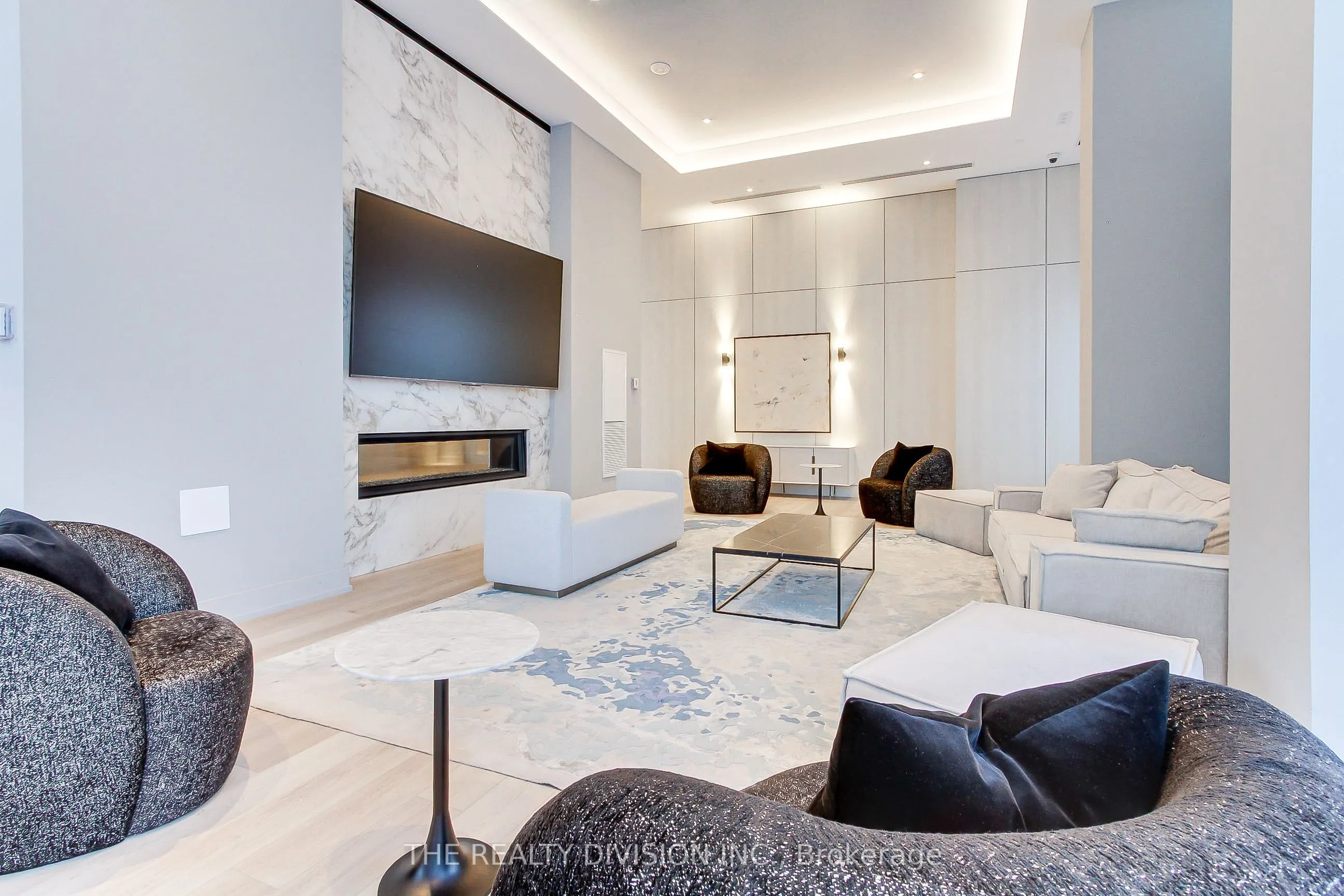 1063 Douglas McCurdy Common, #611