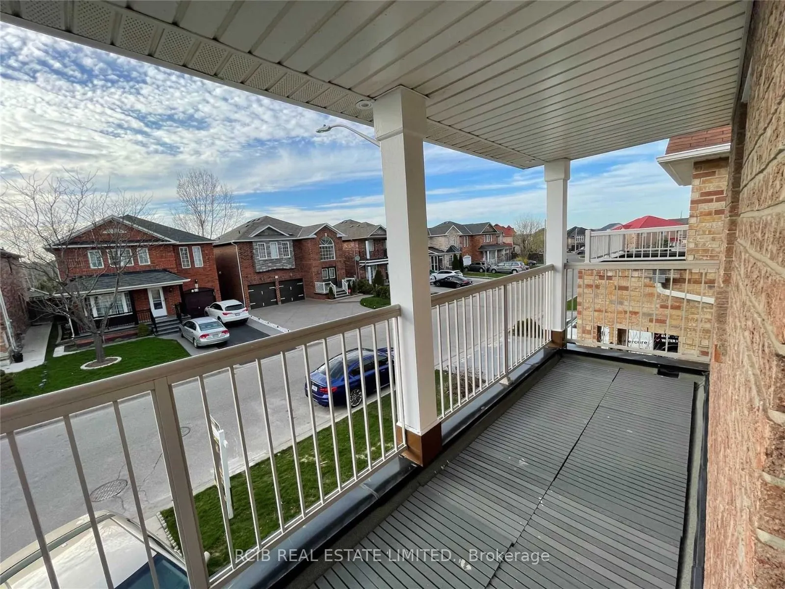 17 Schooner Drive S