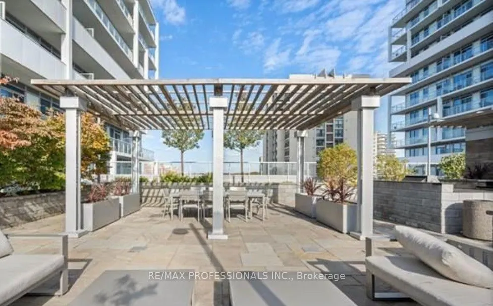 55 Speers Road, #1011