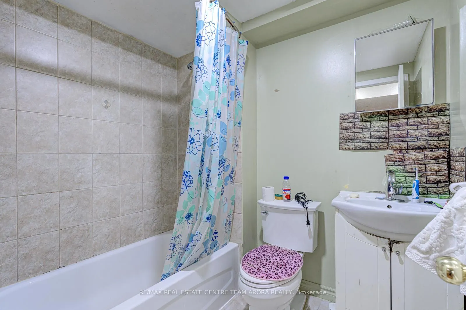 2 Clovercrest Drive