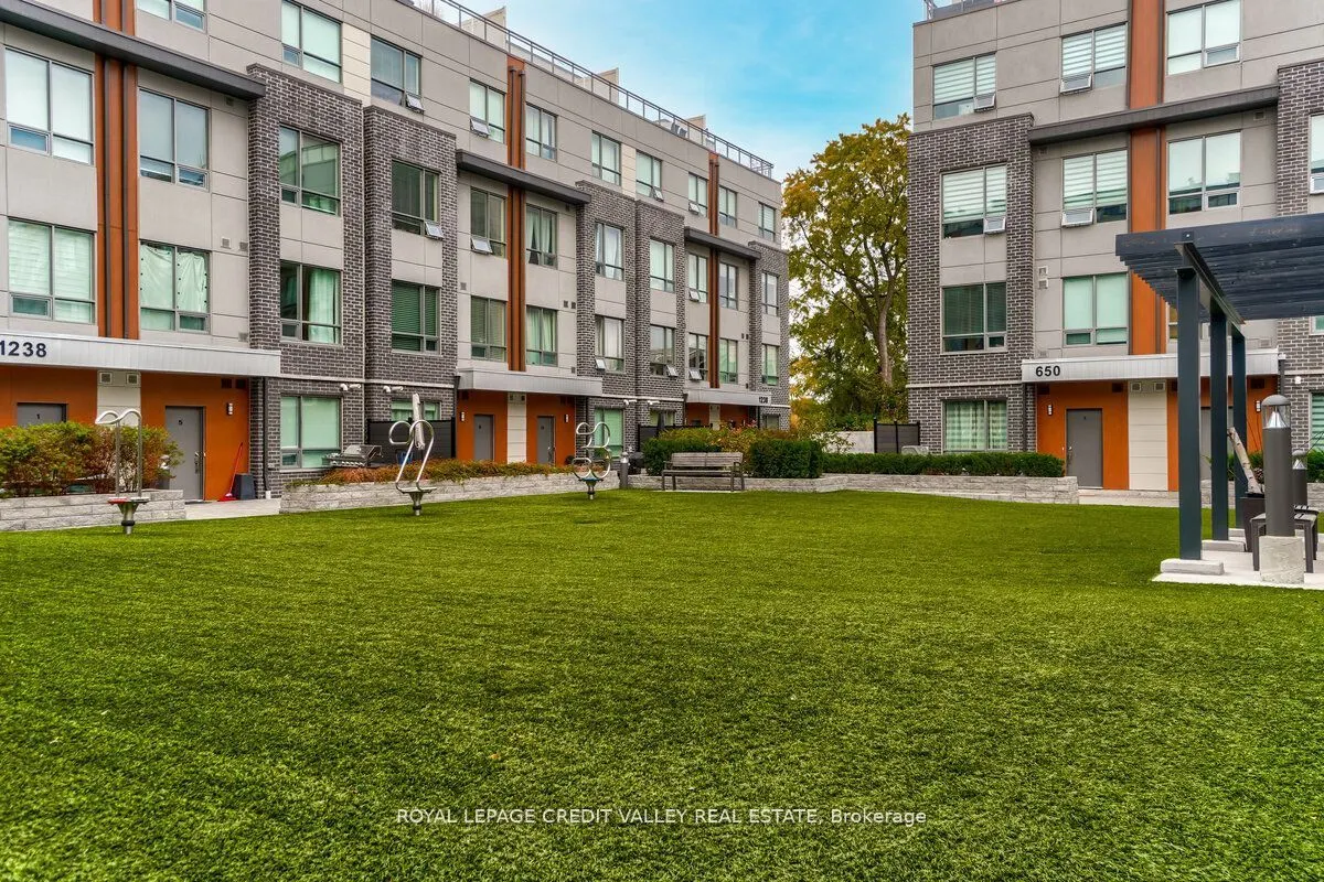 670 Atwater Avenue, #09