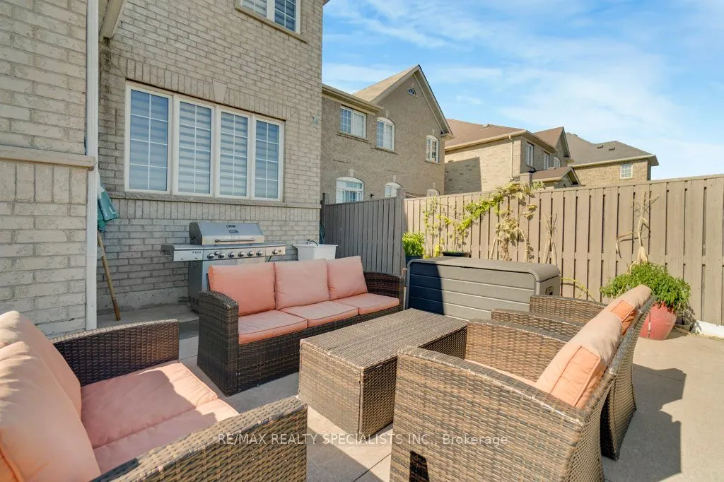 7 NEWINGTON Crescent