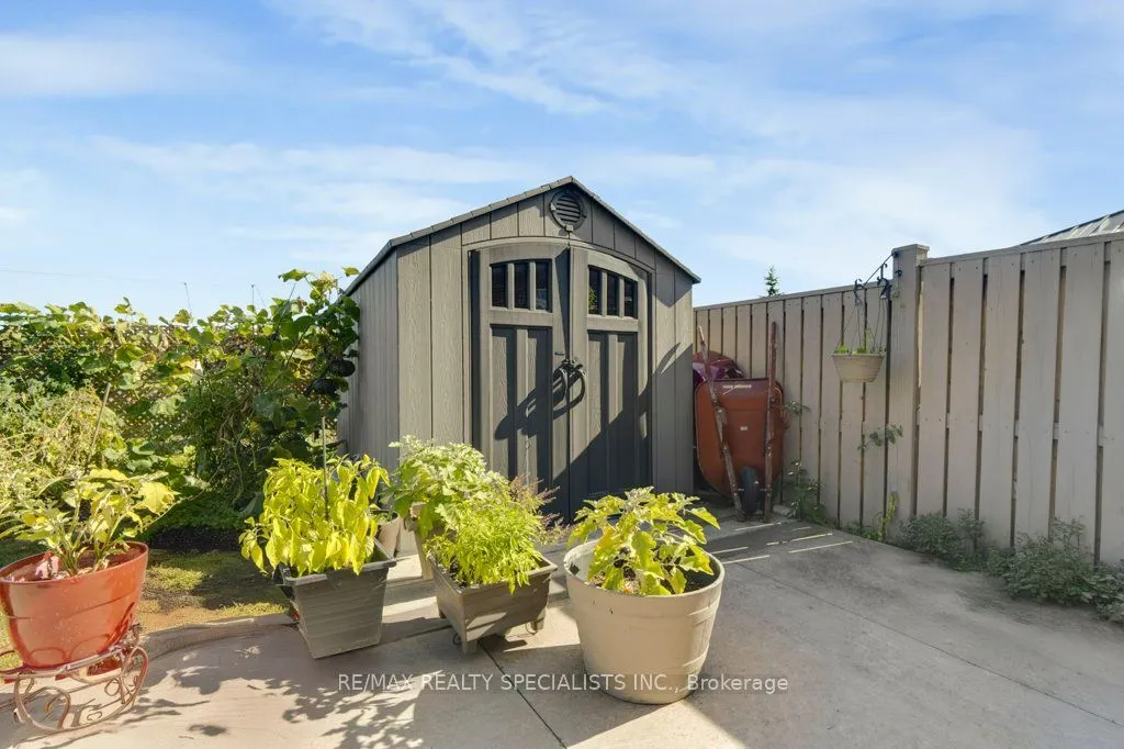 7 NEWINGTON Crescent