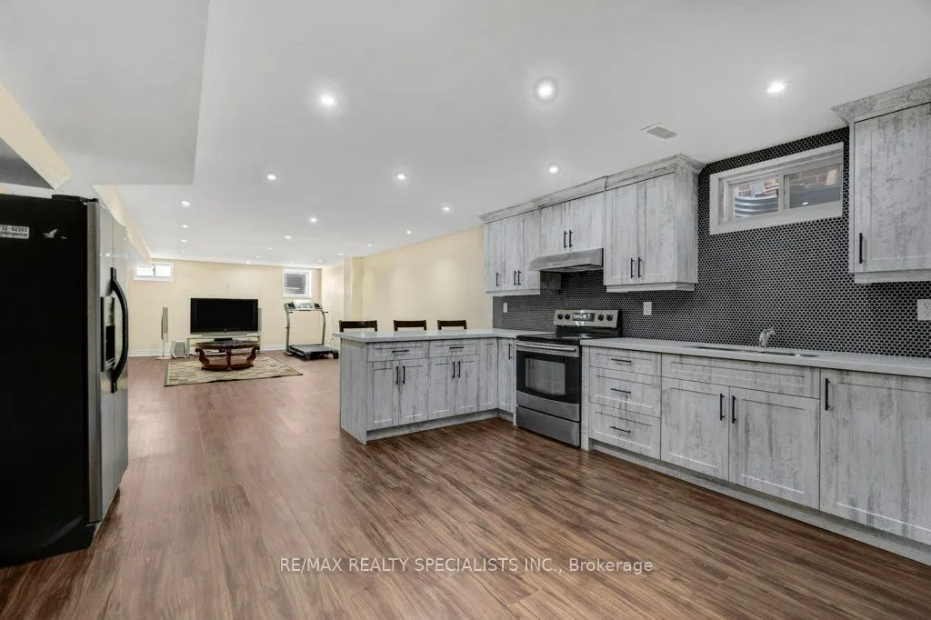 7 NEWINGTON Crescent