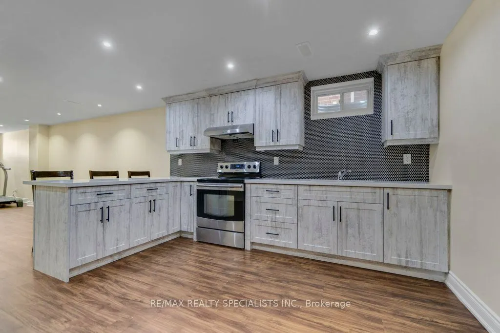 7 NEWINGTON Crescent