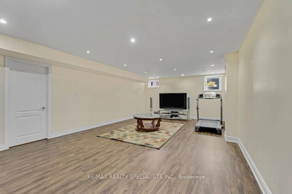 7 NEWINGTON Crescent