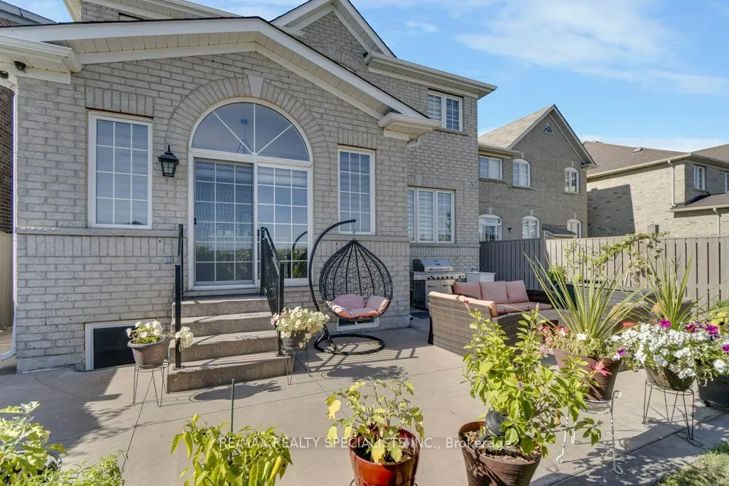 7 NEWINGTON Crescent