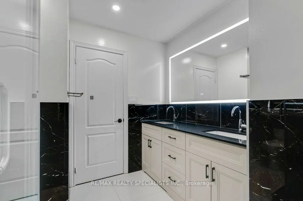 7 NEWINGTON Crescent