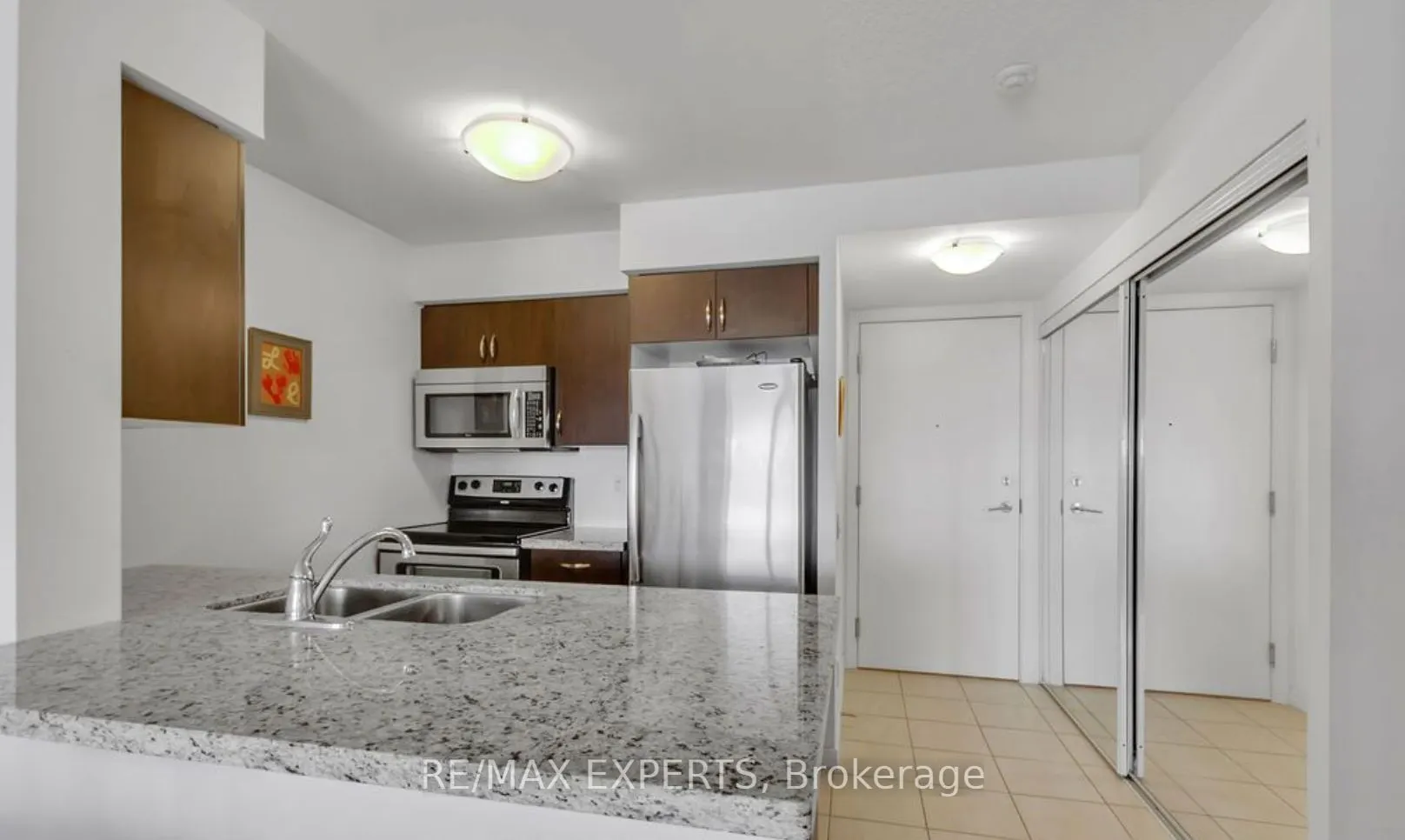 61 Heintzman Street, #810