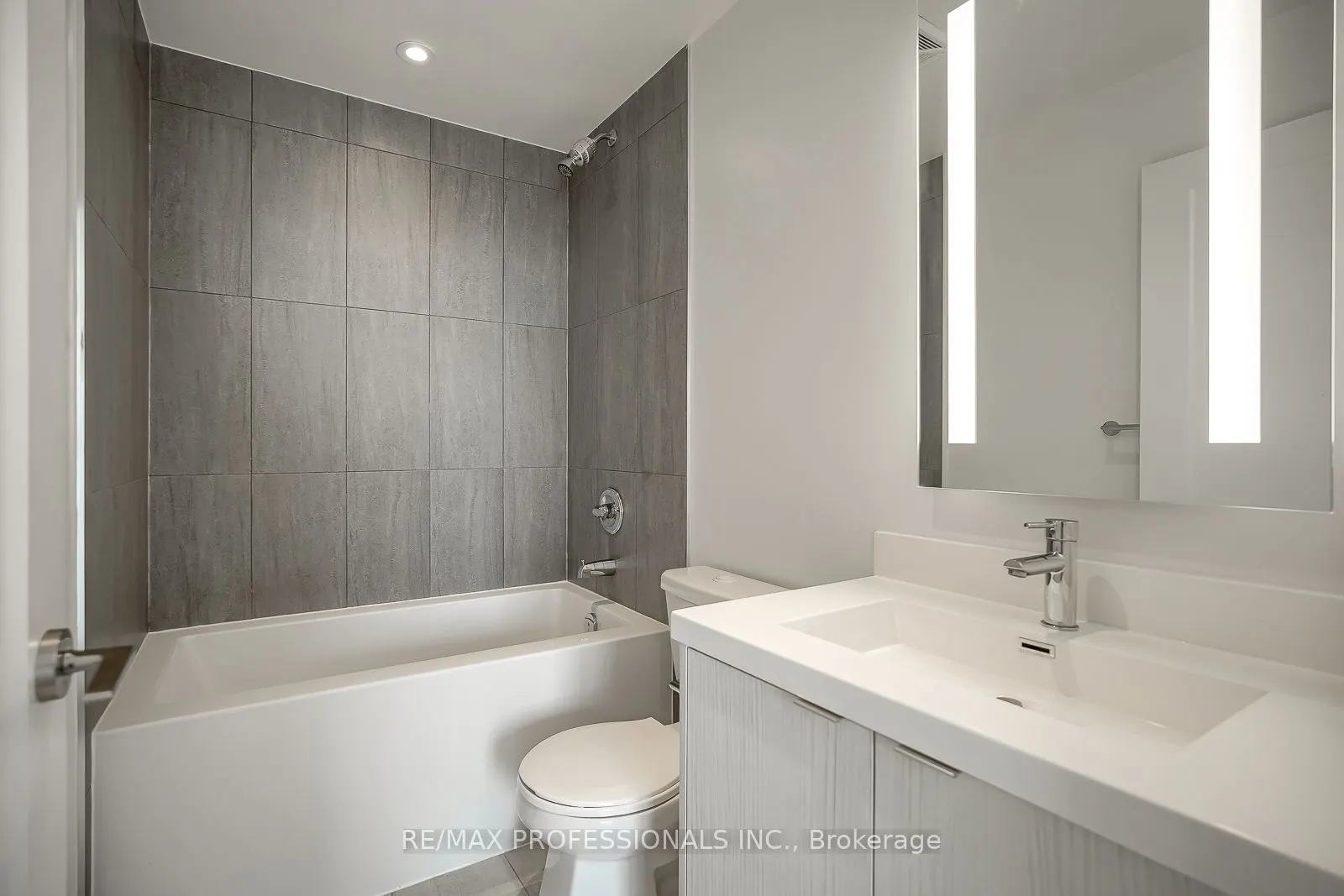 5 Mabelle Avenue, #4332
