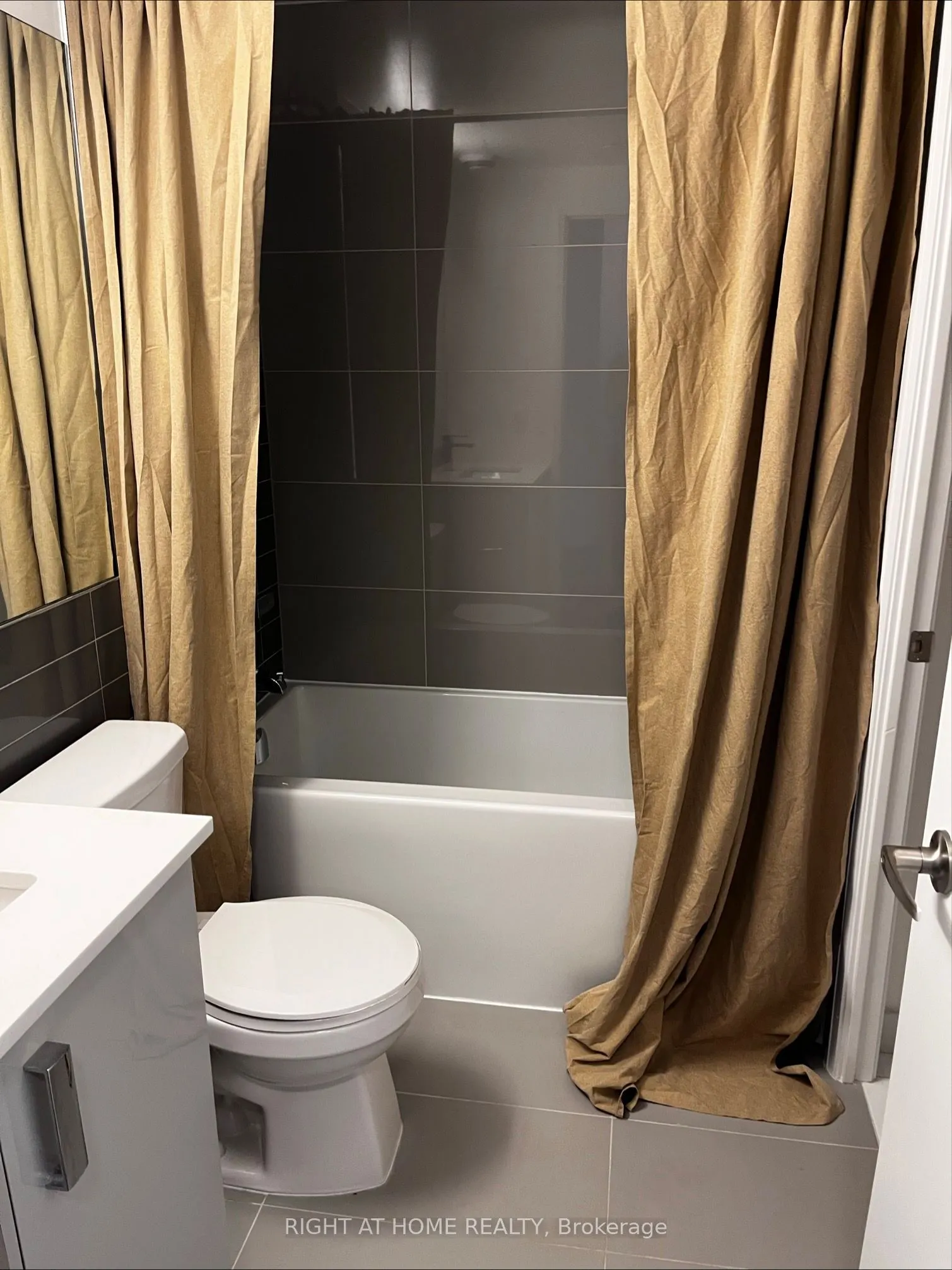 10 Gibbs Road, #415