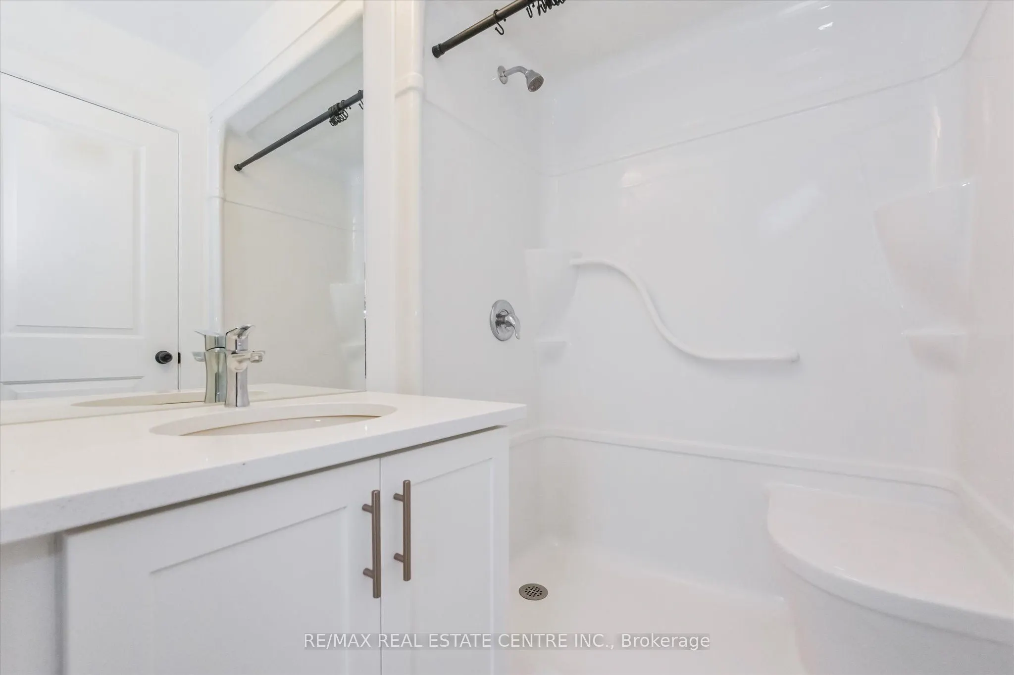 690 Broadway Avenue, #3