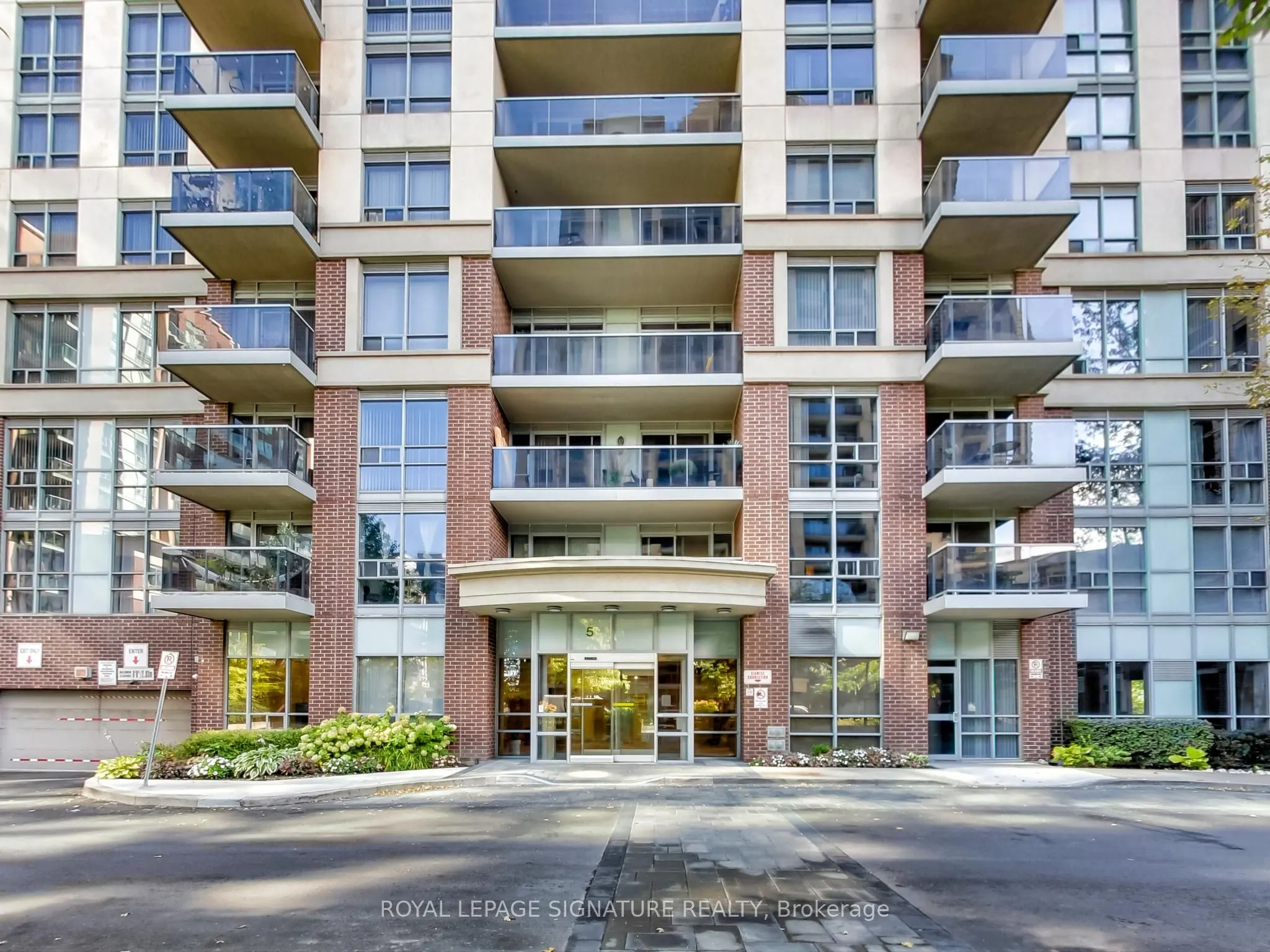 5 Michael Power Place, #309