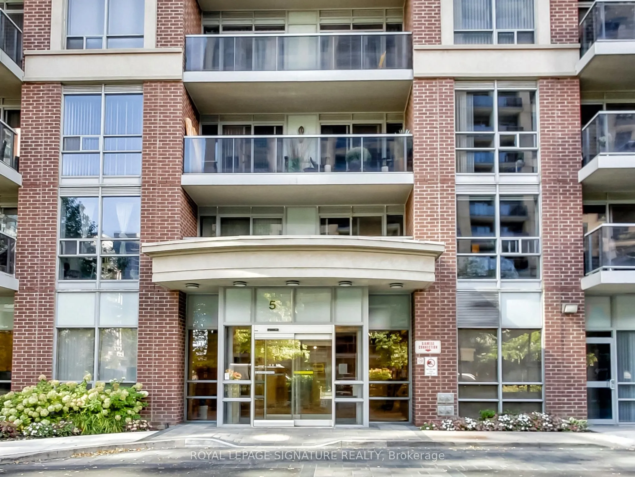 5 Michael Power Place, #309