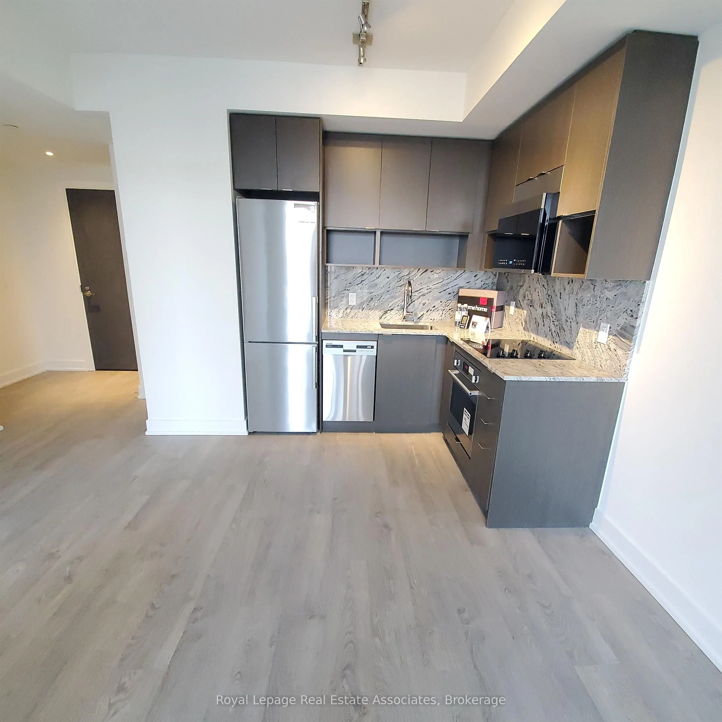 9 Mabelle Avenue, #1917