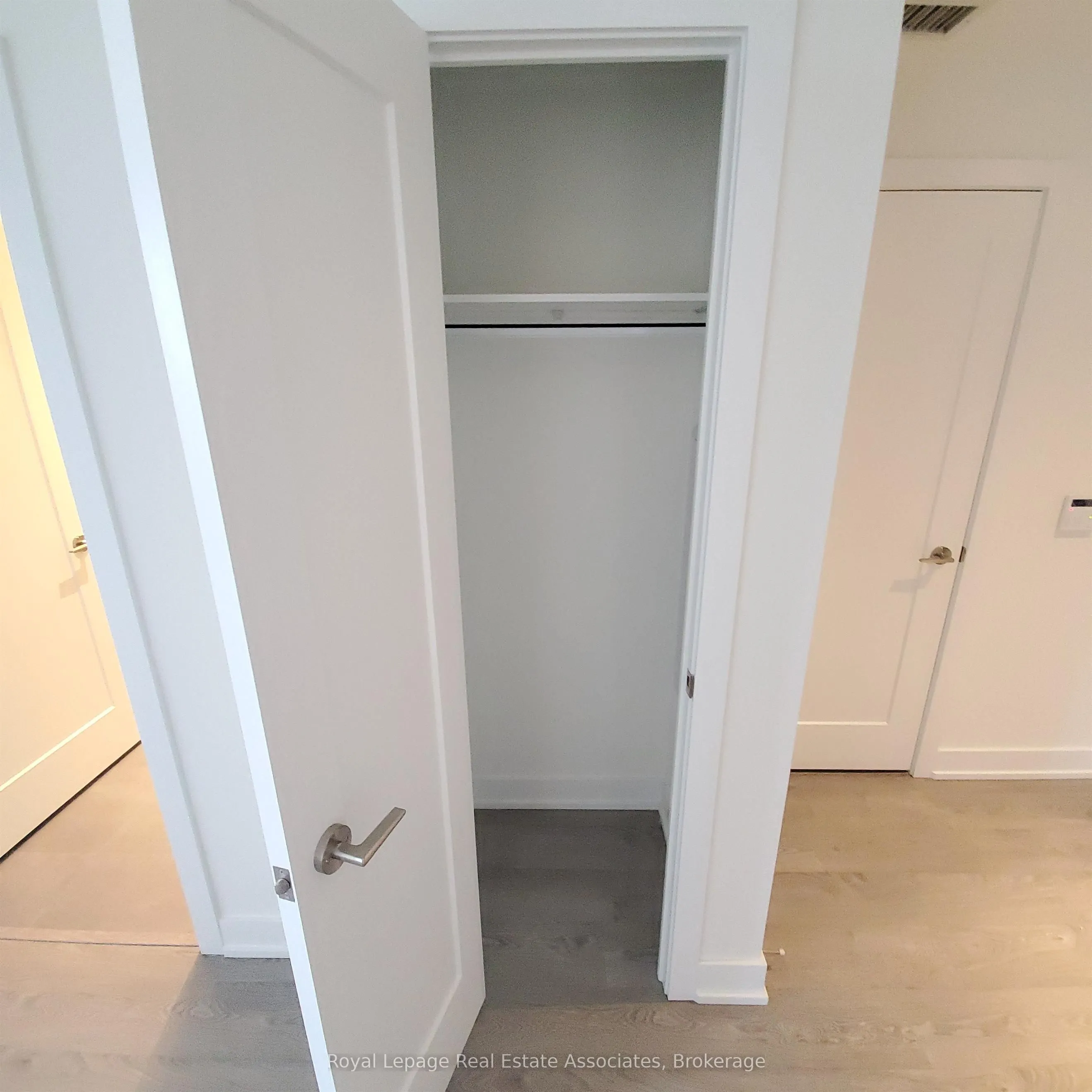 9 Mabelle Avenue, #1917