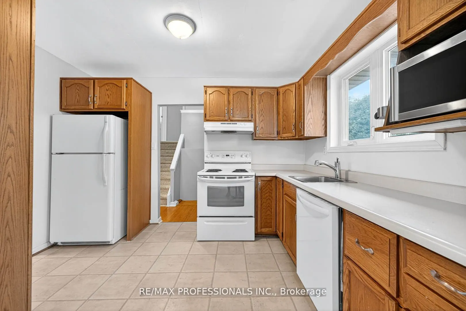 1784 Sandgate Crescent