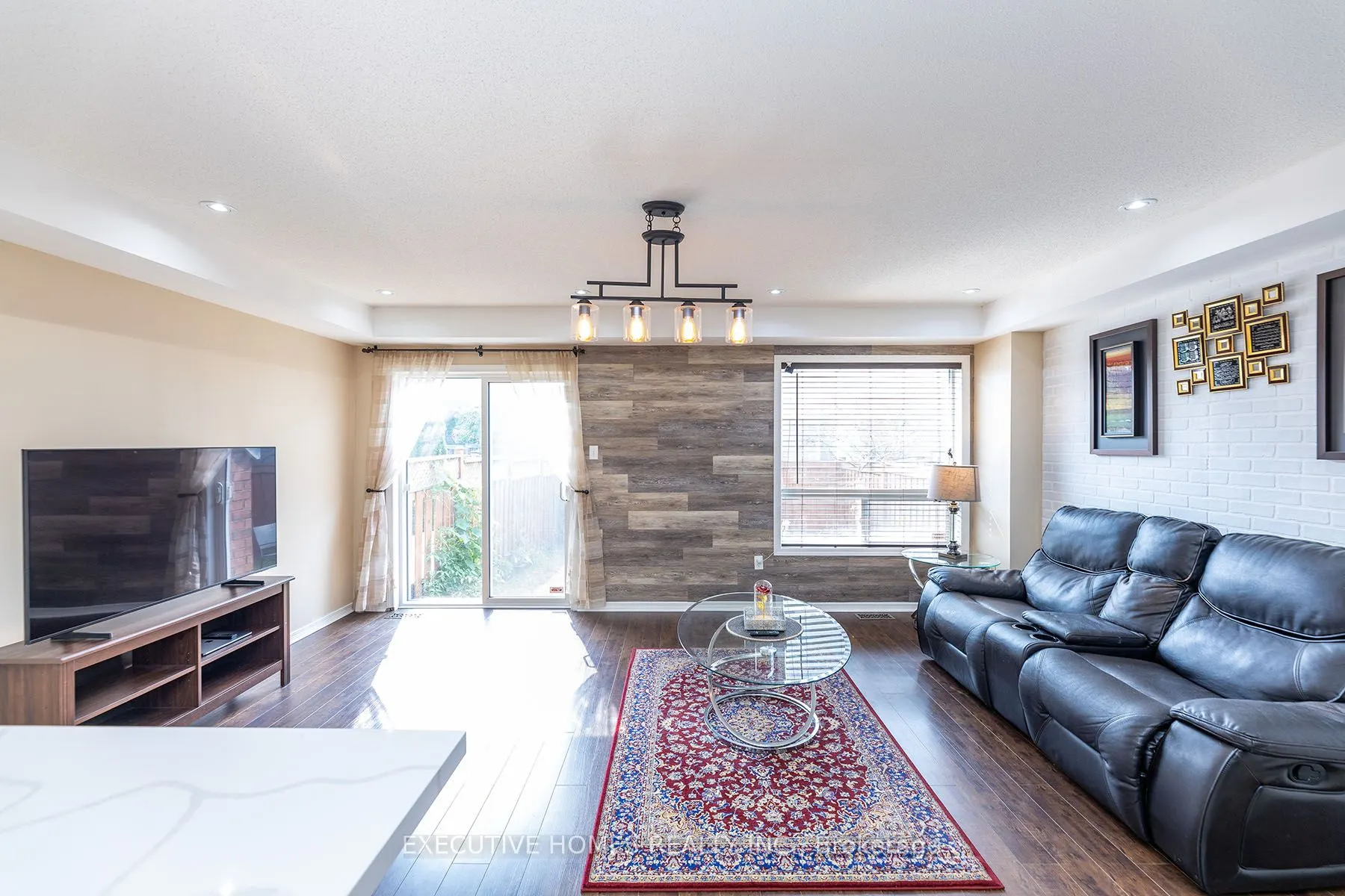 416 Hobbs Crescent