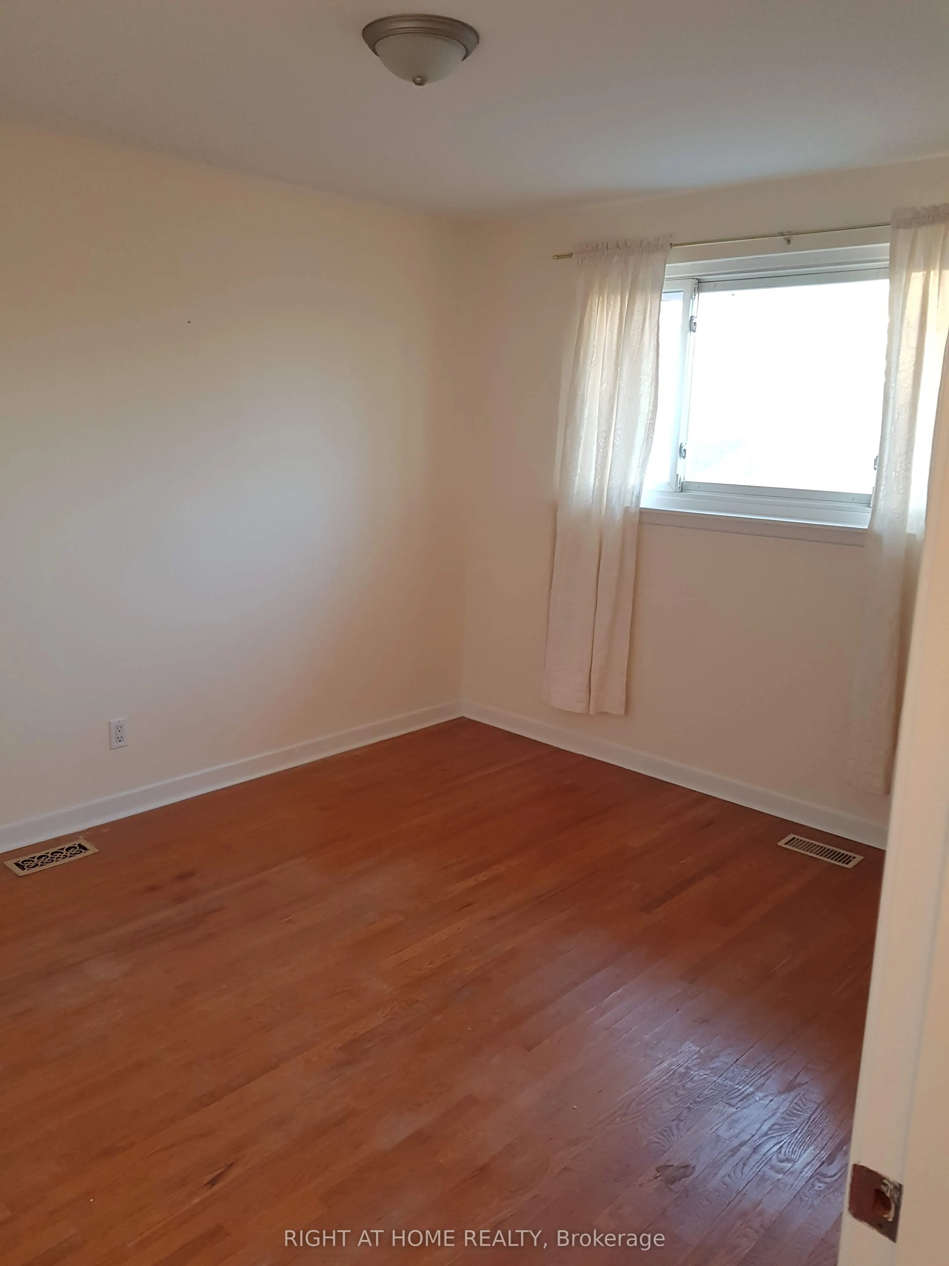 44 Alderbury Crescent, #Upstairs Only