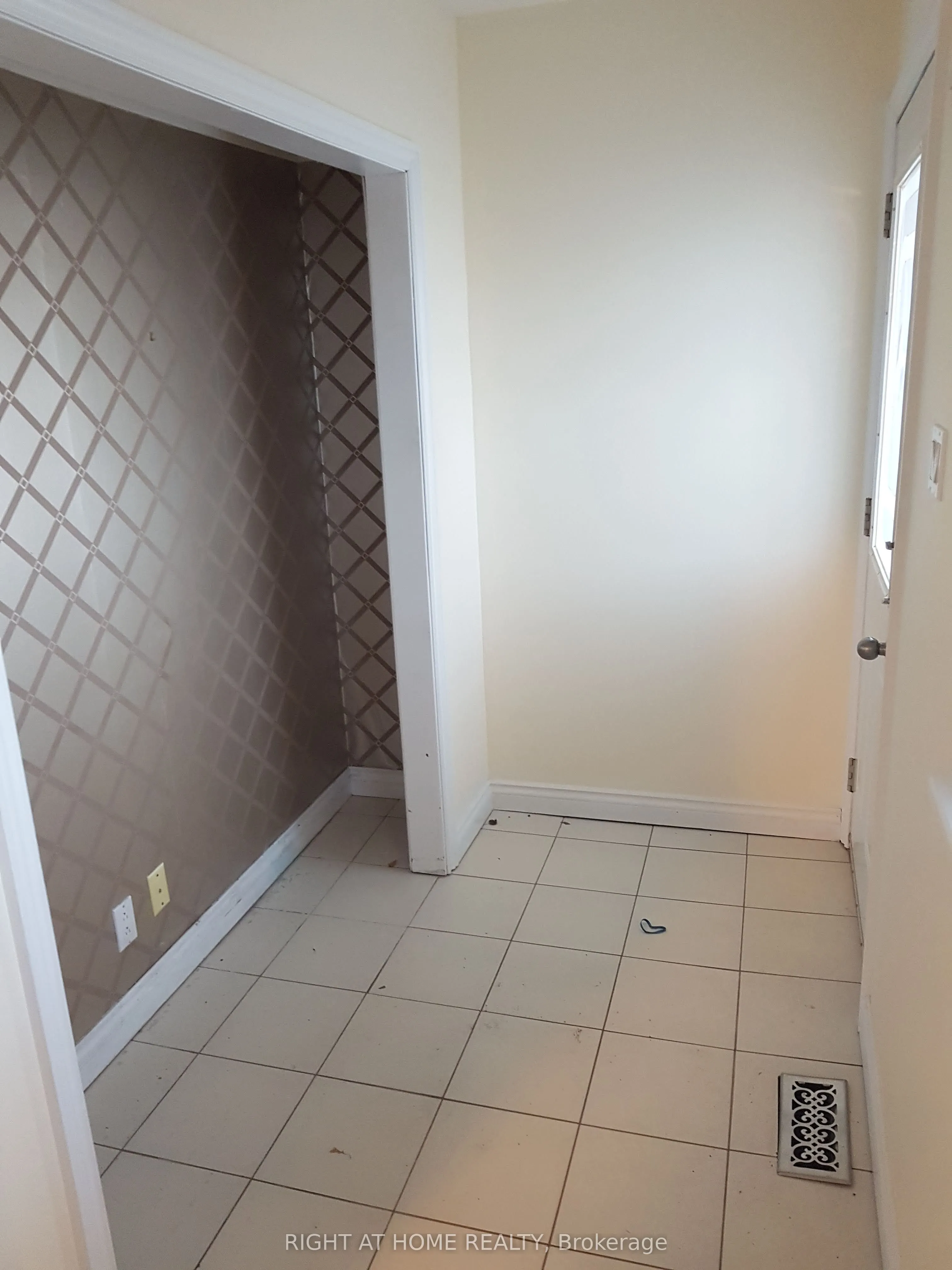 44 Alderbury Crescent, #Upstairs Only