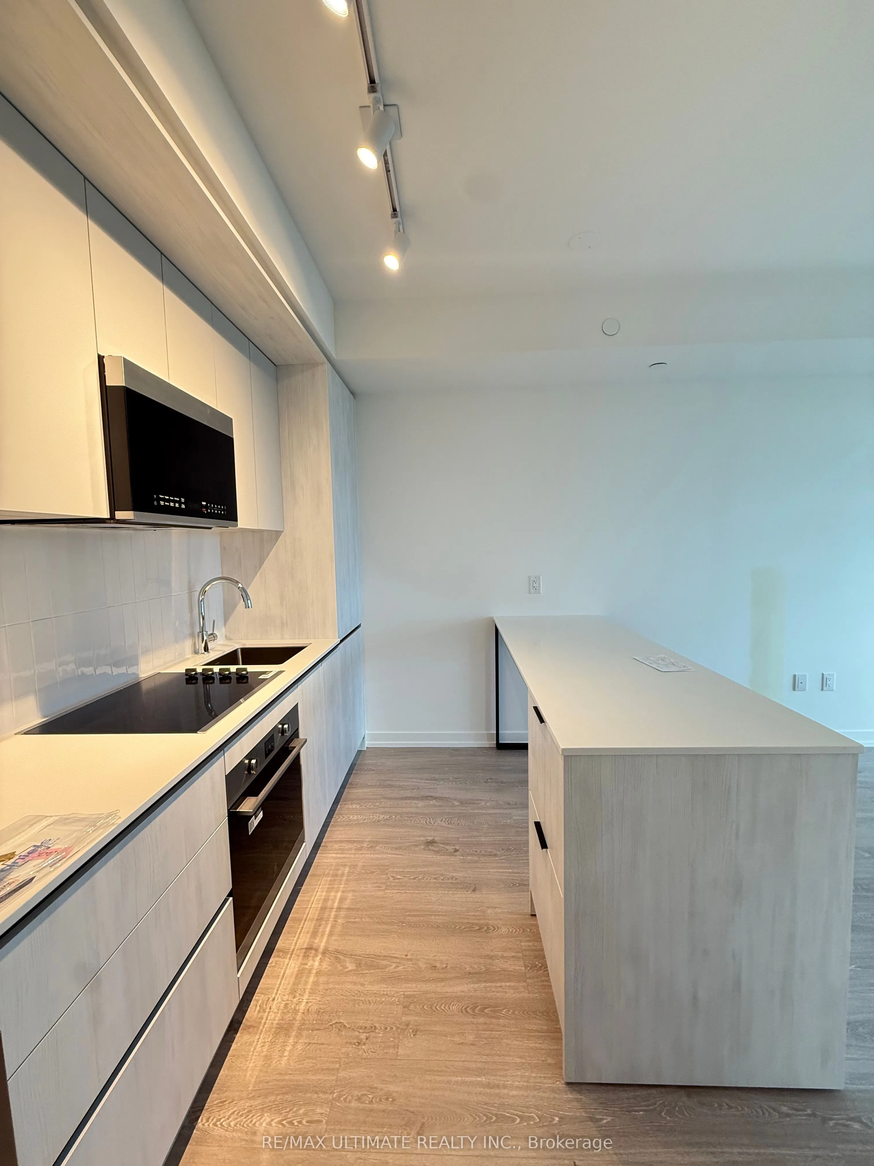 2485 Eglinton Avenue W, #820